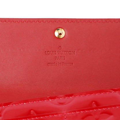 Exclusive Louis Vuitton Pomme D'Amour Vernis Sarah Wallet — Lifestyle View