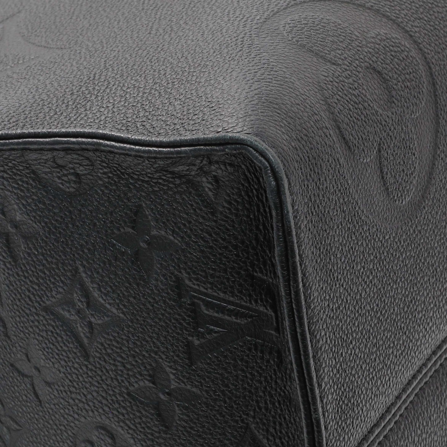 Exclusive Louis Vuitton Black Empreinte Onthego GM — Top View