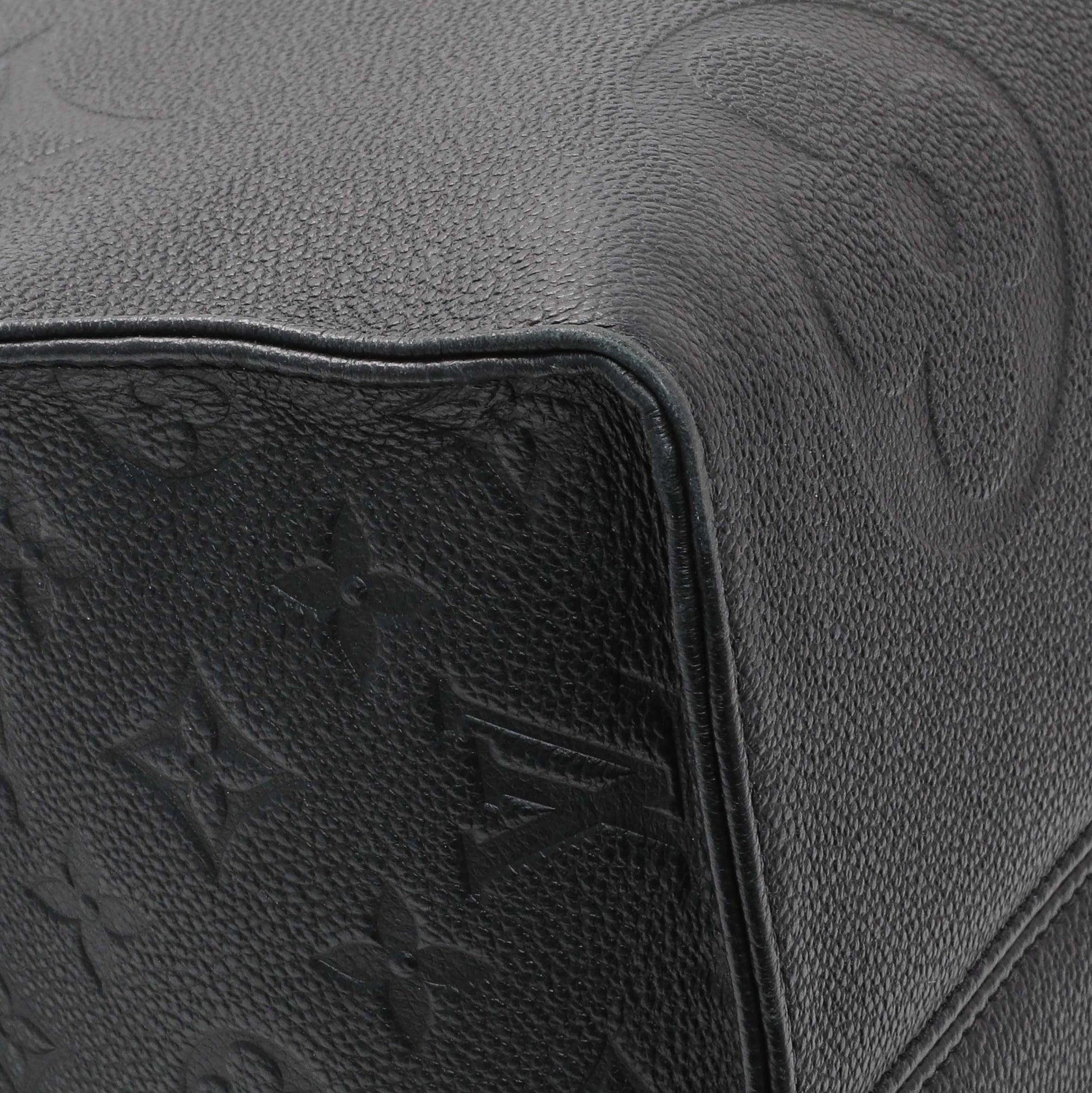 Exclusive Louis Vuitton Black Empreinte Onthego GM — Top View
