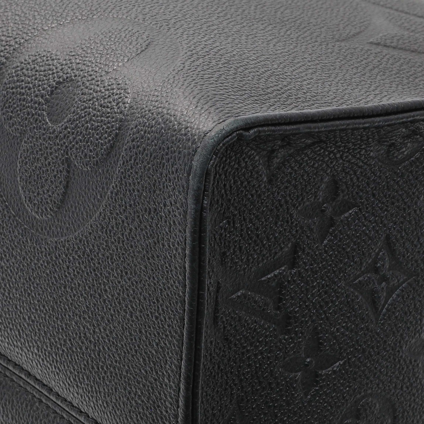 Exclusive Louis Vuitton Black Empreinte Onthego GM — Detail View