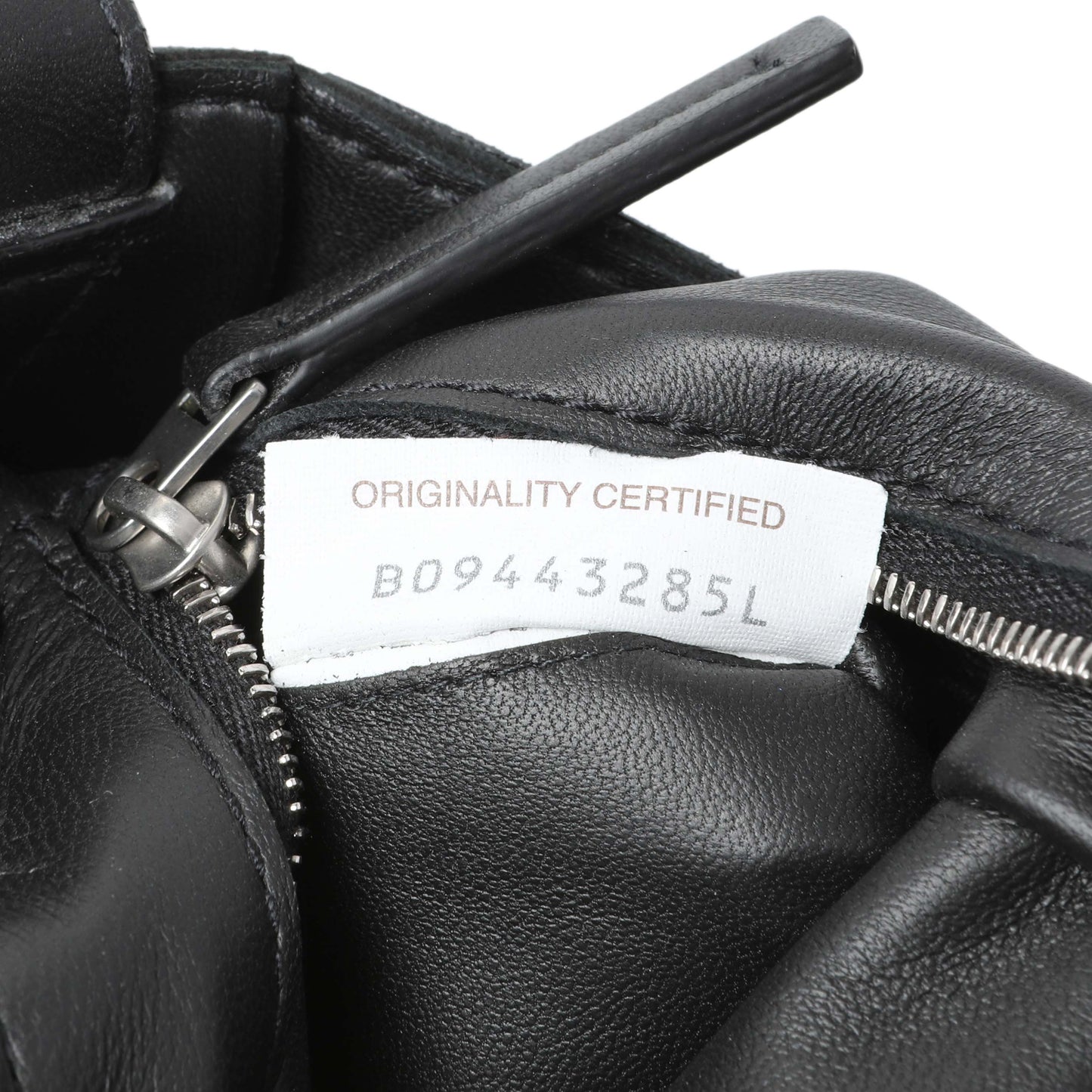 Exclusive Bottega Venetta Black Lambskin Maxi Intrecciato Cassette Crossbody Bag — Alternate View 7