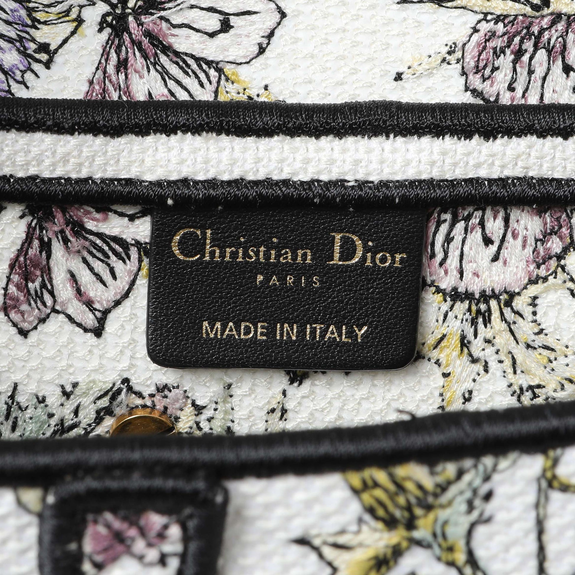 Exclusive Christian Dior White Floral Embroidered Saddle Bag — Detail View