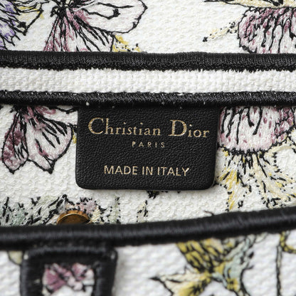 Exclusive Christian Dior White Floral Embroidered Saddle Bag — Detail View