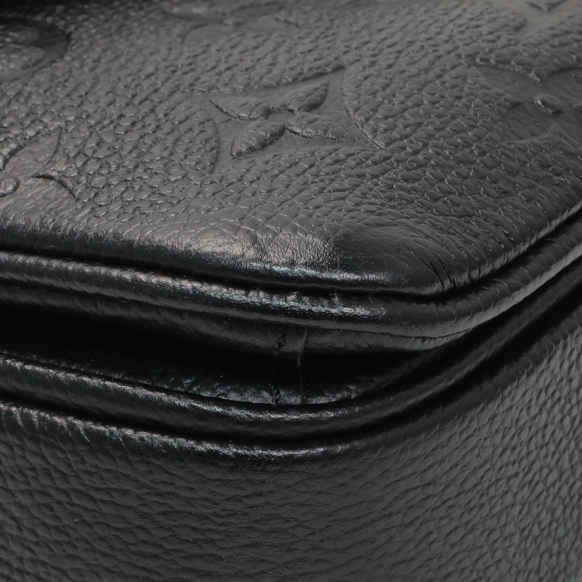 Exclusive Louis Vuitton Black Empreinte Pochette Metis East West — Top View