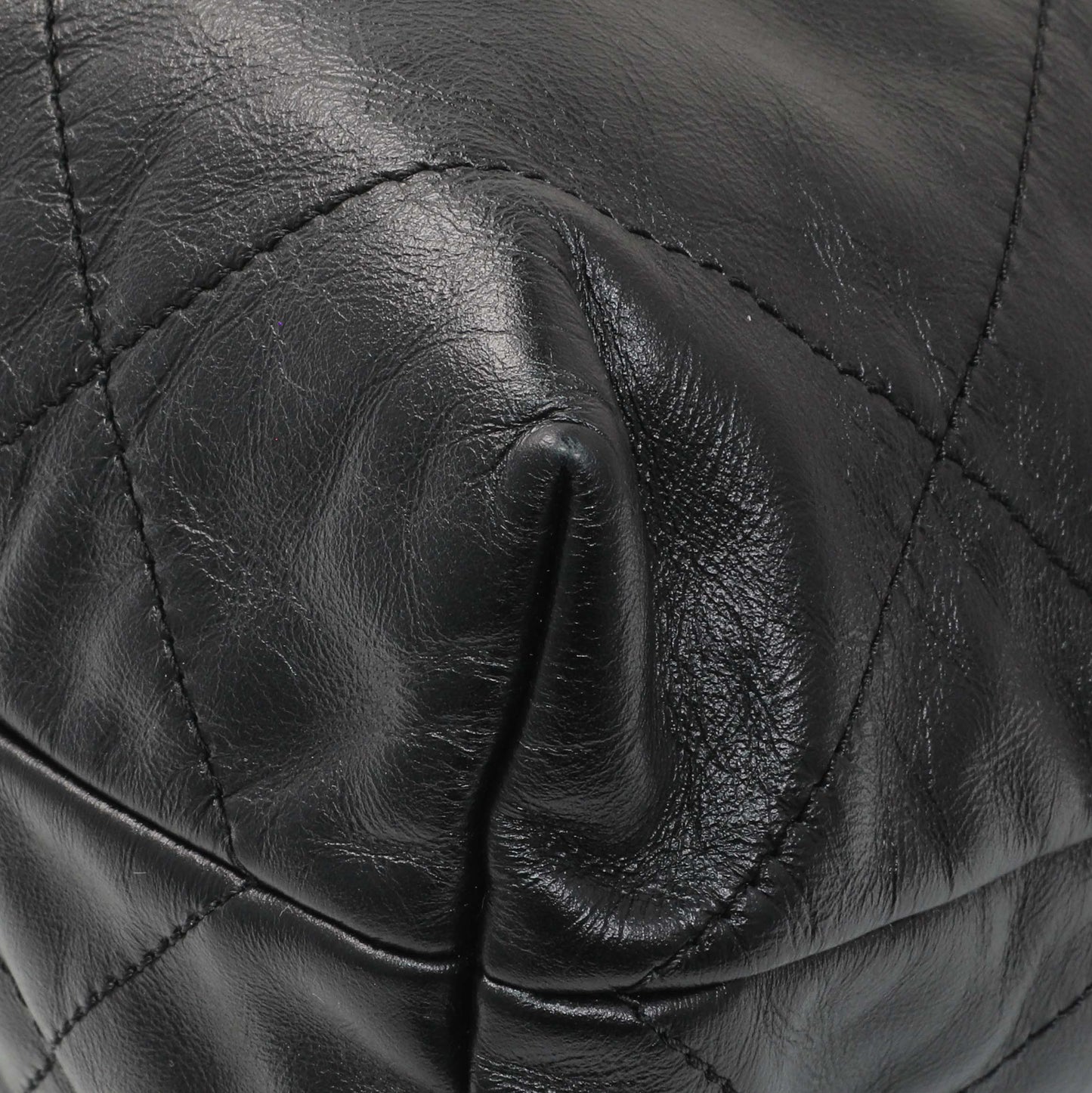 Exclusive Chanel Black Shiny Calfskin Quilted Small Chanel 22 — Detail View