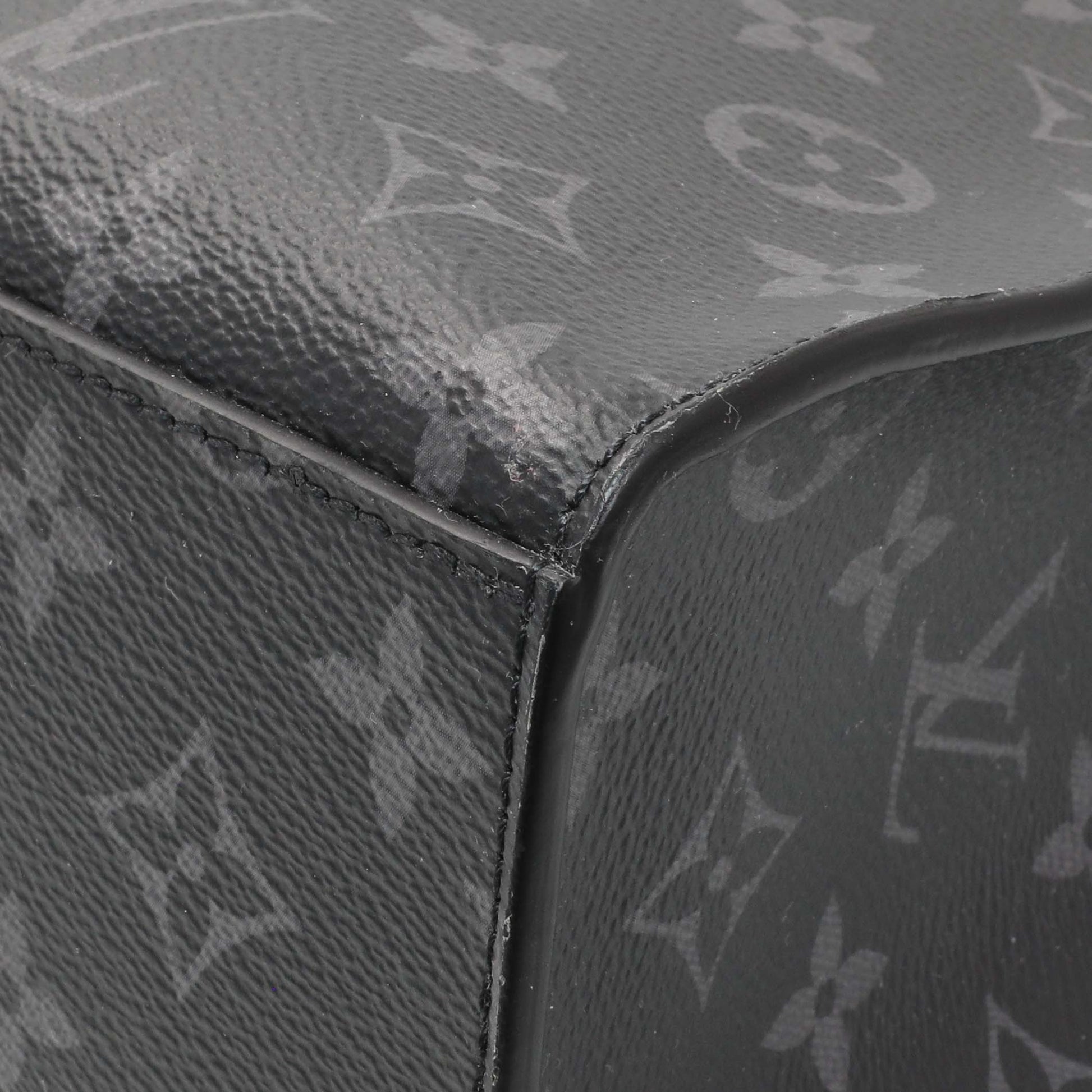 Exclusive Louis Vuitton Monogram Eclipse Sac Plat Horizontal Zipper — Detail View