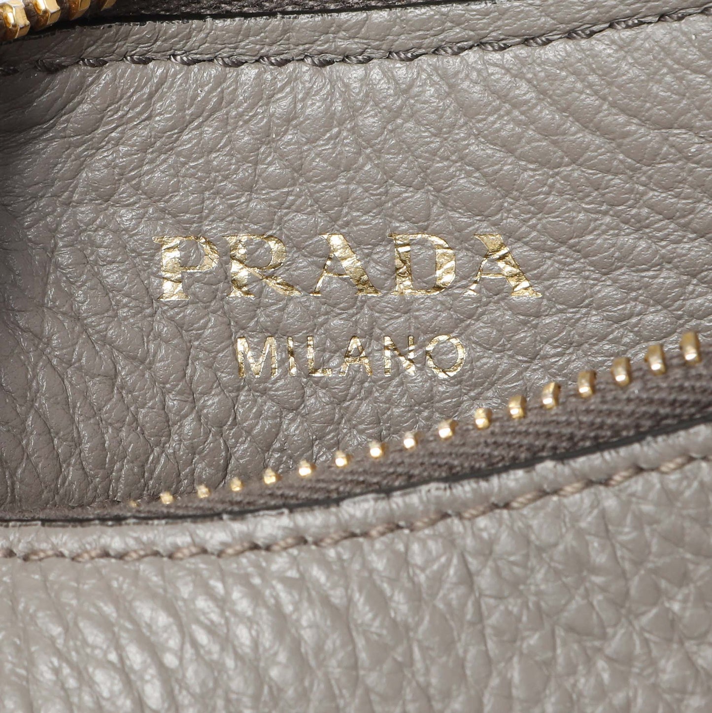 Exclusive Prada Grey Vitello Phenix Zippered Messenger Hobo — Detail View