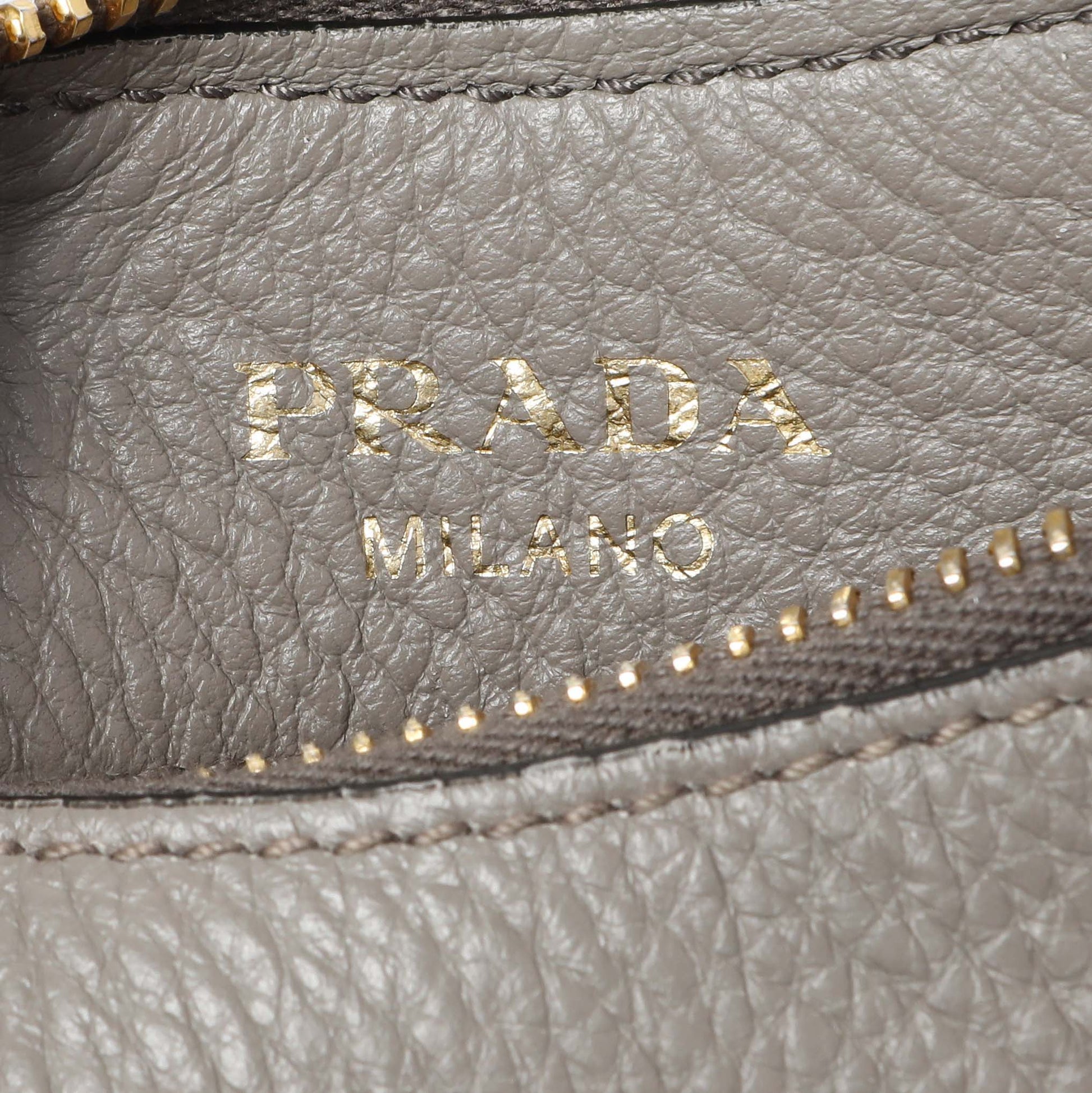 Exclusive Prada Grey Vitello Phenix Zippered Messenger Hobo — Detail View