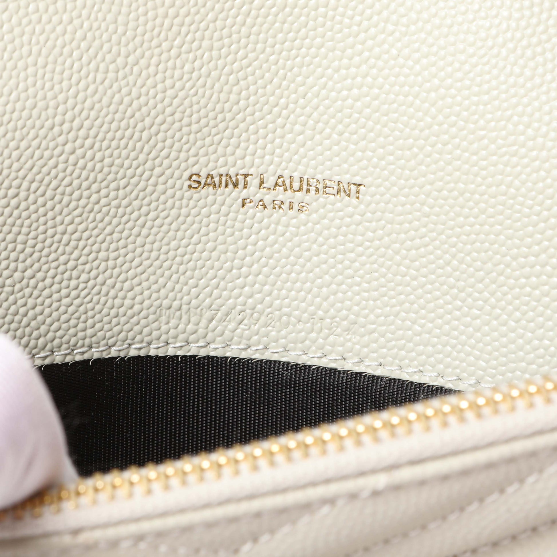 Exclusive Saint Laurent Crema Grain De Poudre Matelasse Chevron Monogram Envelope Chain Wallet — Detail View