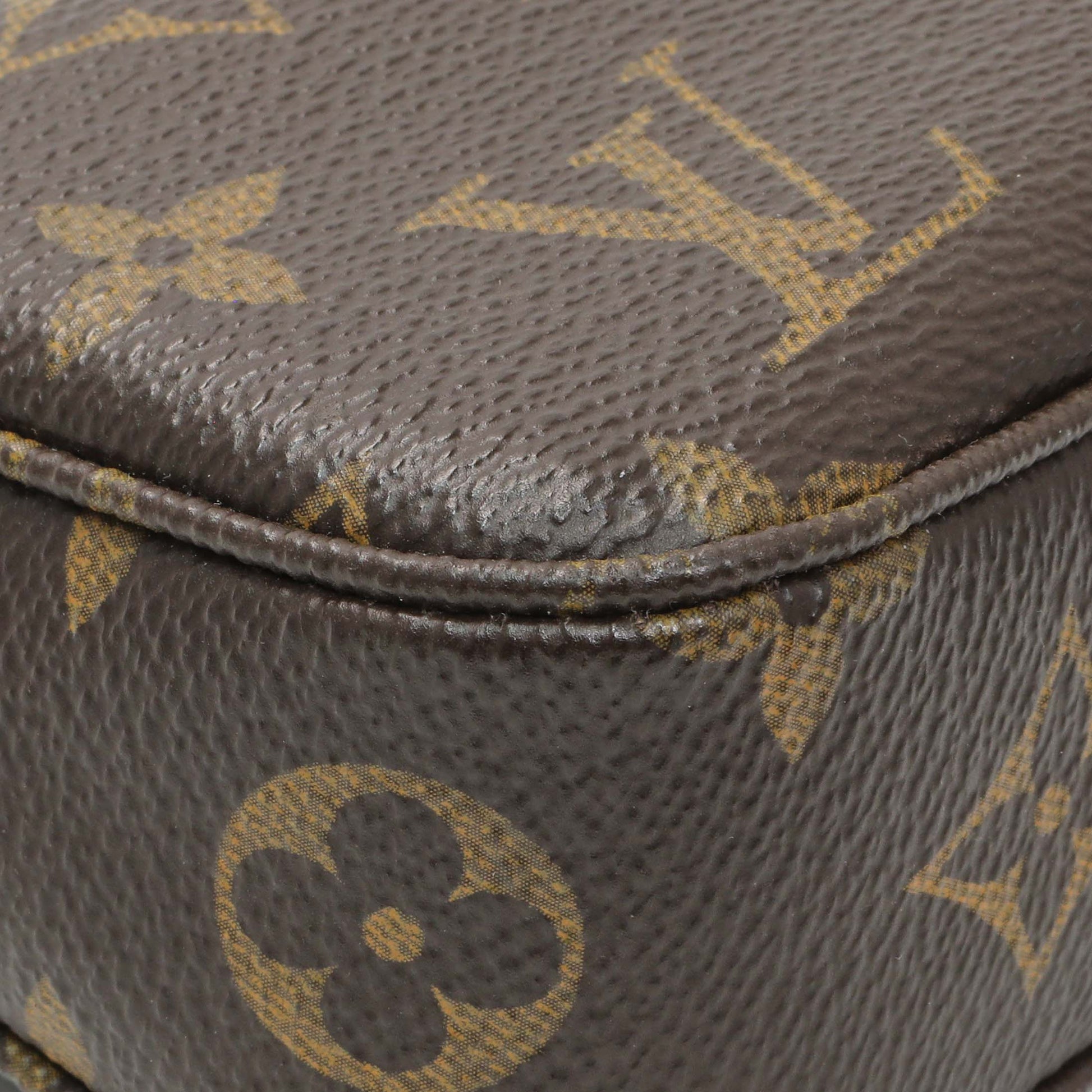 Exclusive Louis Vuitton Monogram Pochette Accessories — Top View