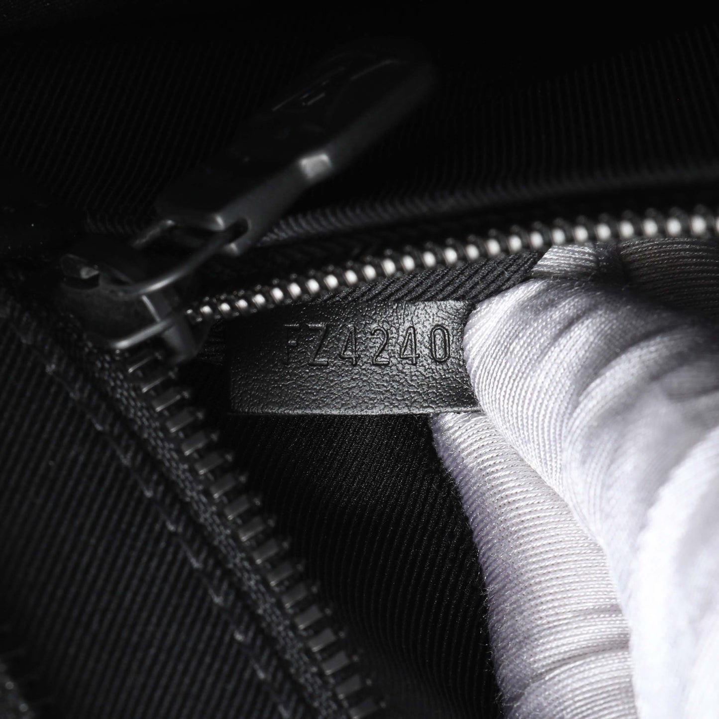 Exclusive Louis Vuitton Monogram Eclipse Sac Plat Horizontal Zipper — Alternate View 10