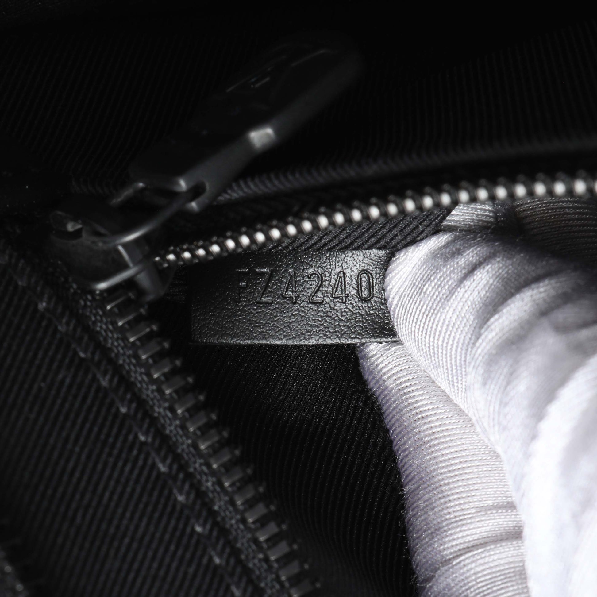 Exclusive Louis Vuitton Monogram Eclipse Sac Plat Horizontal Zipper — Alternate View 10