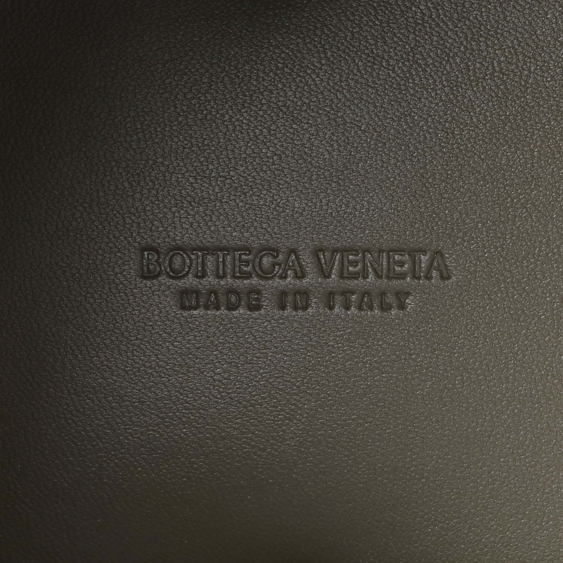 Exclusive Bottega Veneta Pickle Intrecciato Small Andiamo — Detail View