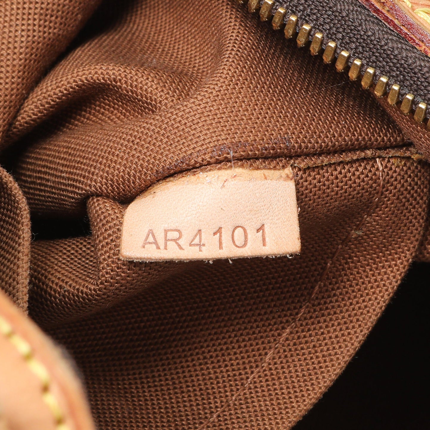 Exclusive Louis Vuitton Monogram Thames GM — Lifestyle View