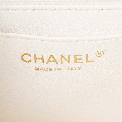 Exclusive Chanel White Quilted Aged Calfskin 2.55 Reissue Flap 224 — Detail View