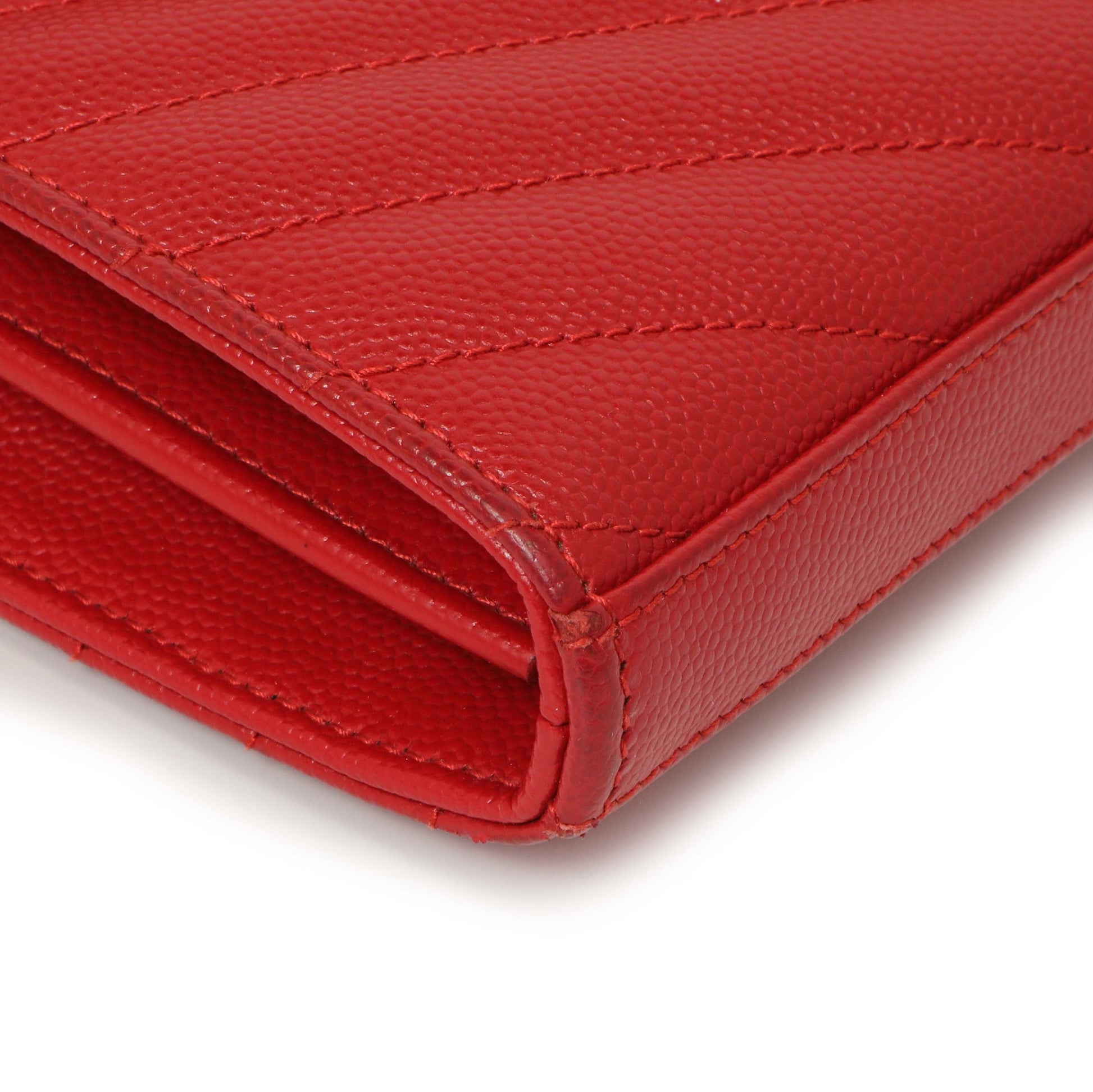 Exclusive Saint Laurent Red Grain De Poudre Matelasse Chevron Monogram Chain Wallet — Detail View