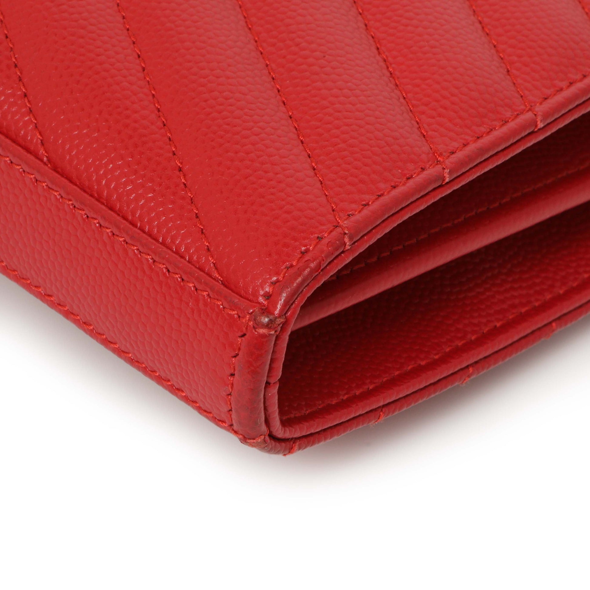 Exclusive Saint Laurent Red Grain De Poudre Matelasse Chevron Monogram Chain Wallet — Lifestyle View
