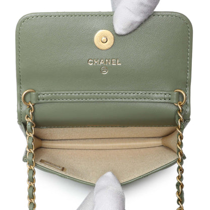 Exclusive Chanel Green Quilted Lambskin Pearl Crush Clutch With Chain — Top View