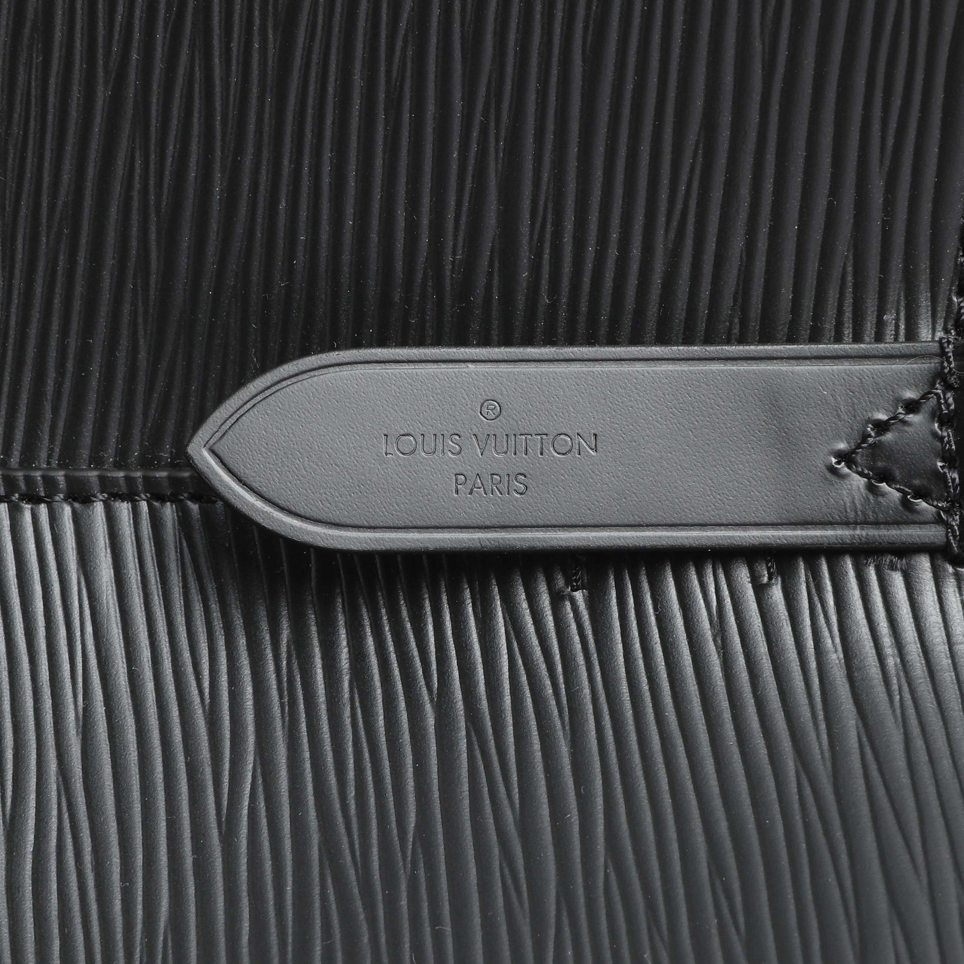 Exclusive Louis Vuitton Black Epi Neonoe MM — Detail View