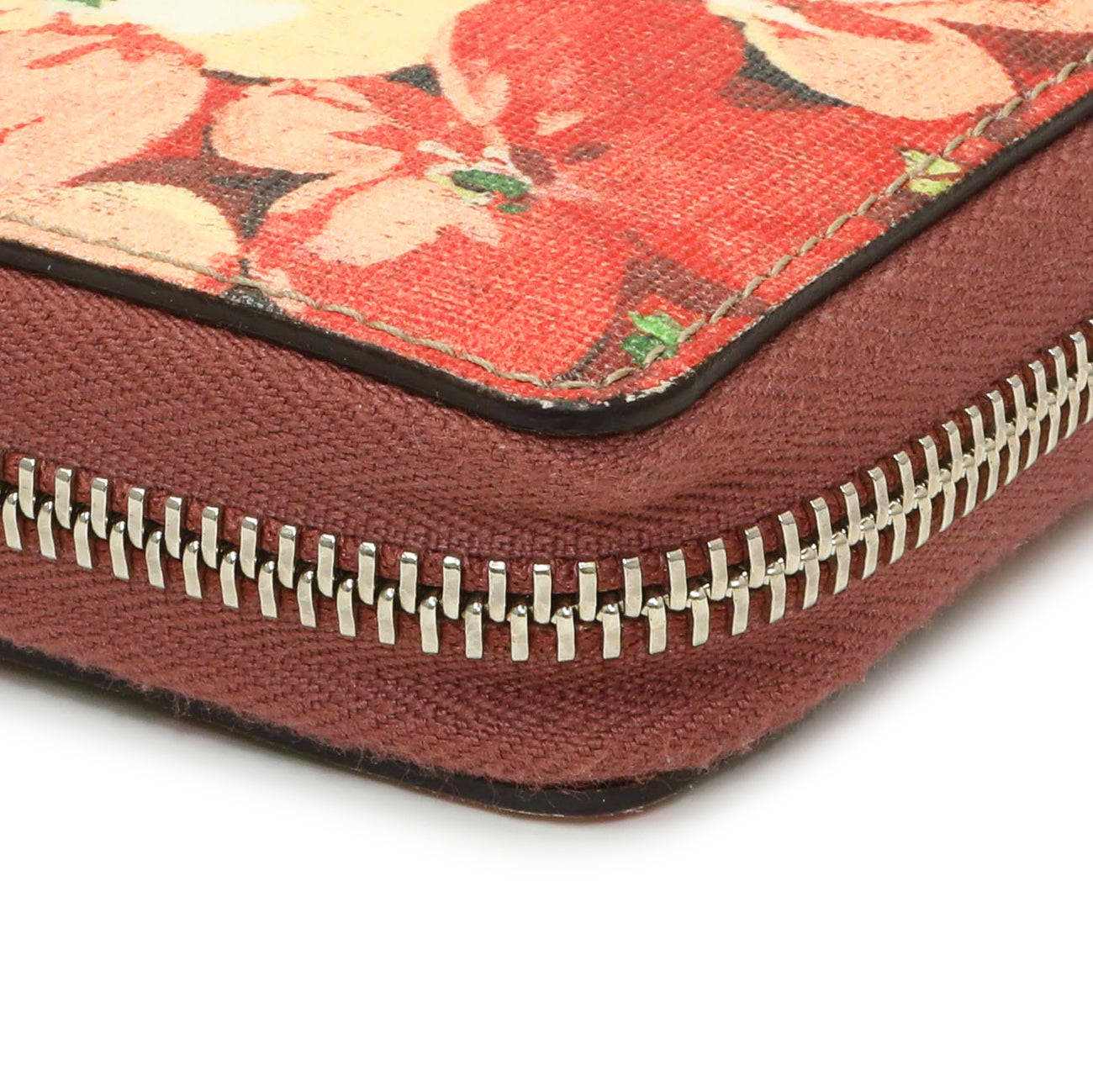 Exclusive Gucci GG Supreme Monogram Blooms Wristlet Wallet — Detail View