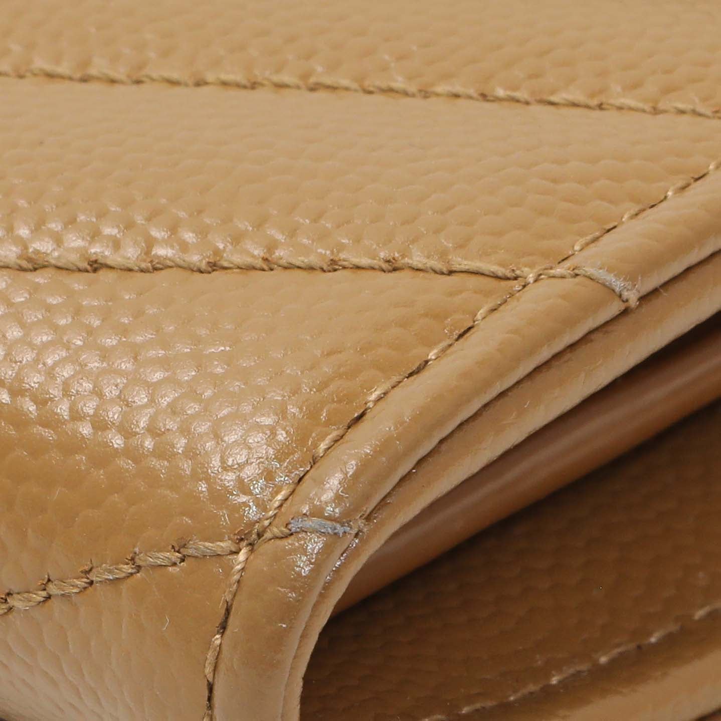 Exclusive Saint Laurent Brown Grain De Poudre Matelasse Chevron Monogram Flap Wallet — Detail View