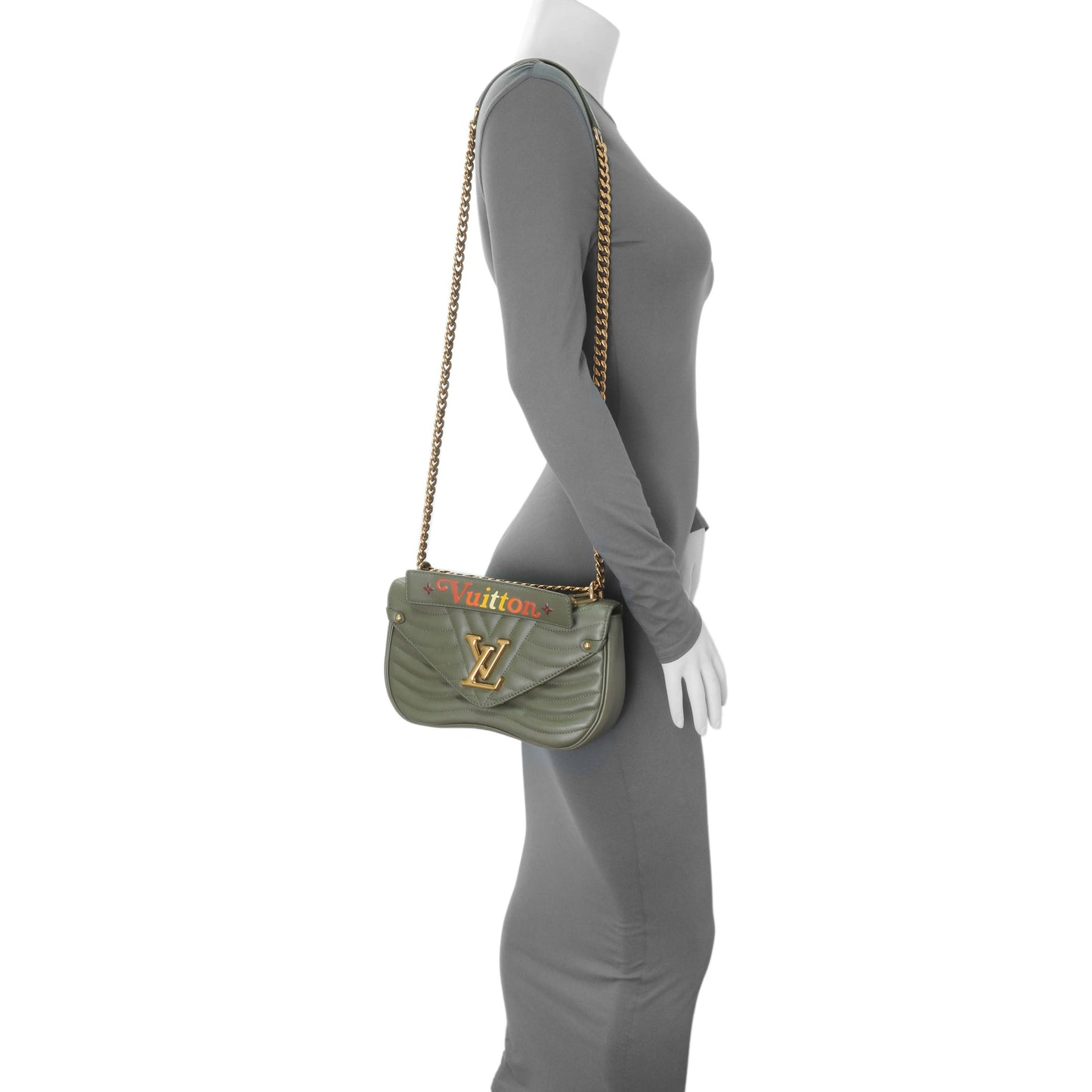 Exclusive Louis Vuitton Calfskin New Wave Chain MM — Alternate View 10