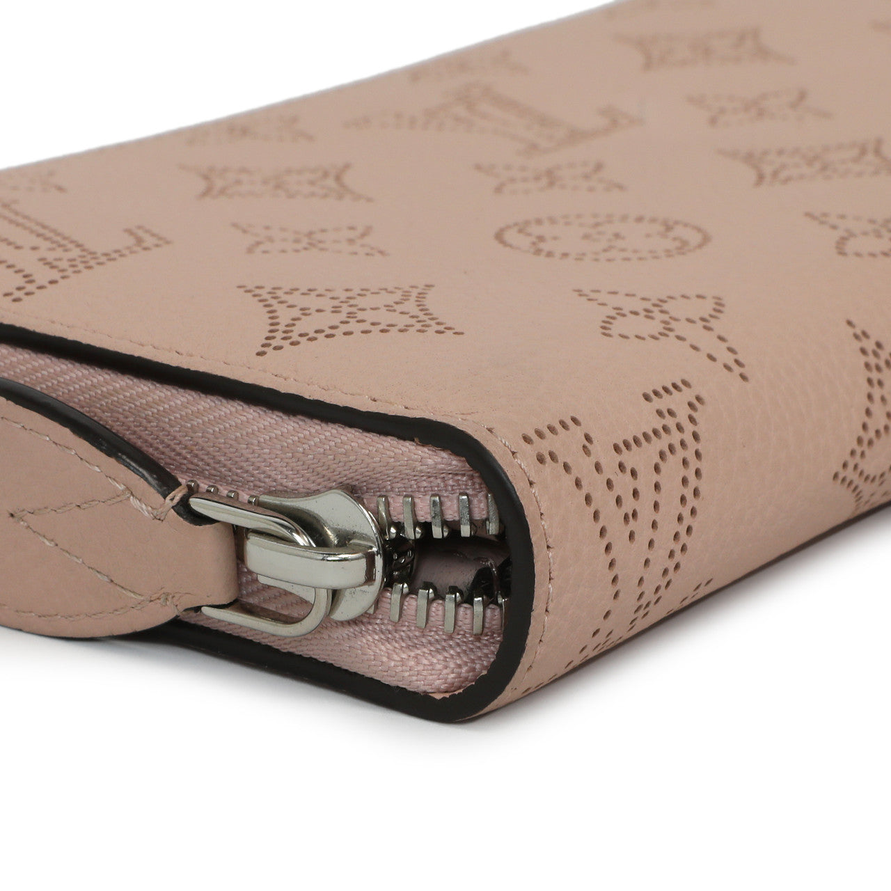 Exclusive Louis Vuitton Magnolia Mahina Zippy Wallet — Detail View