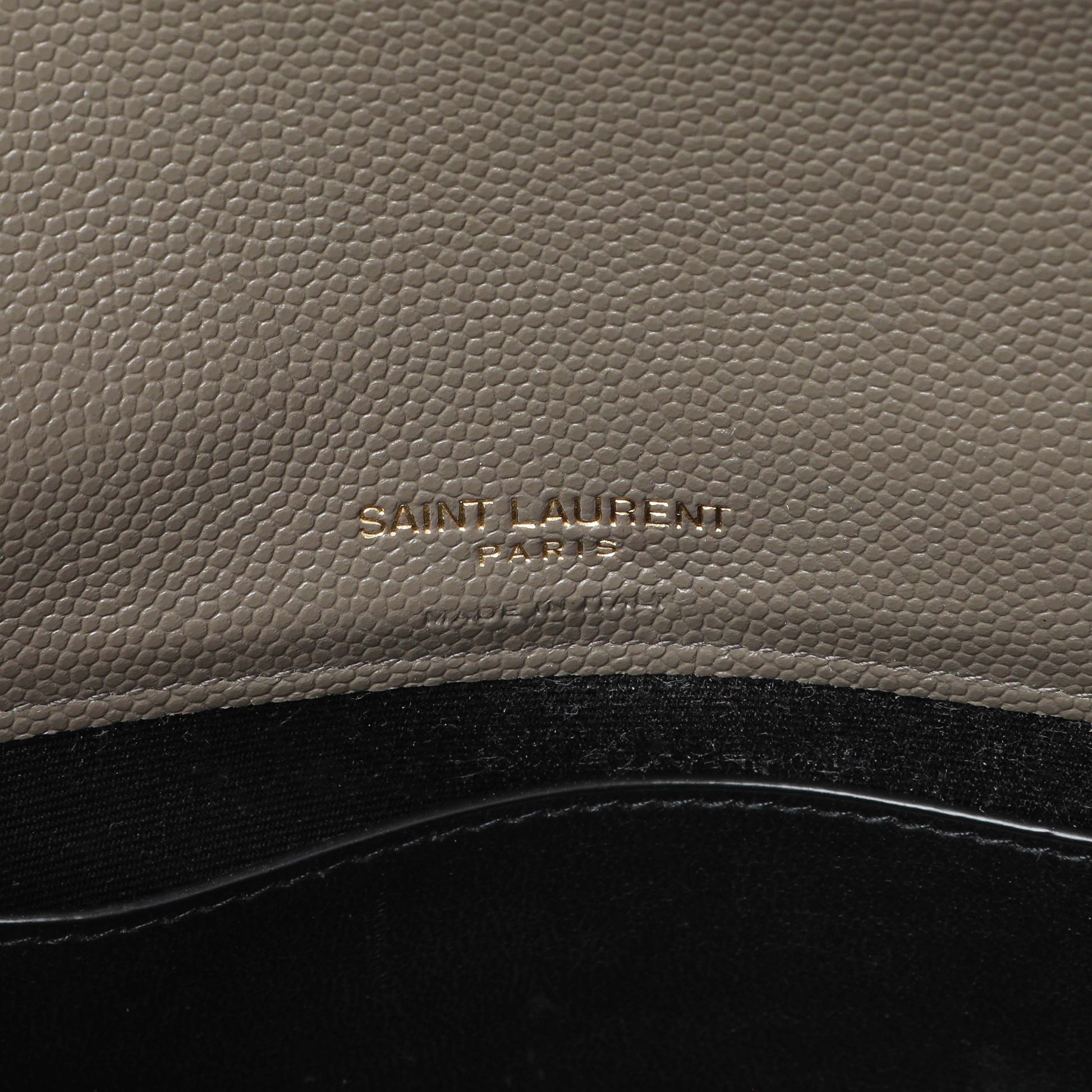 Exclusive Saint Laurent Taupe Grey Grain De Poudre Envelope Chain Wallet — Detail View