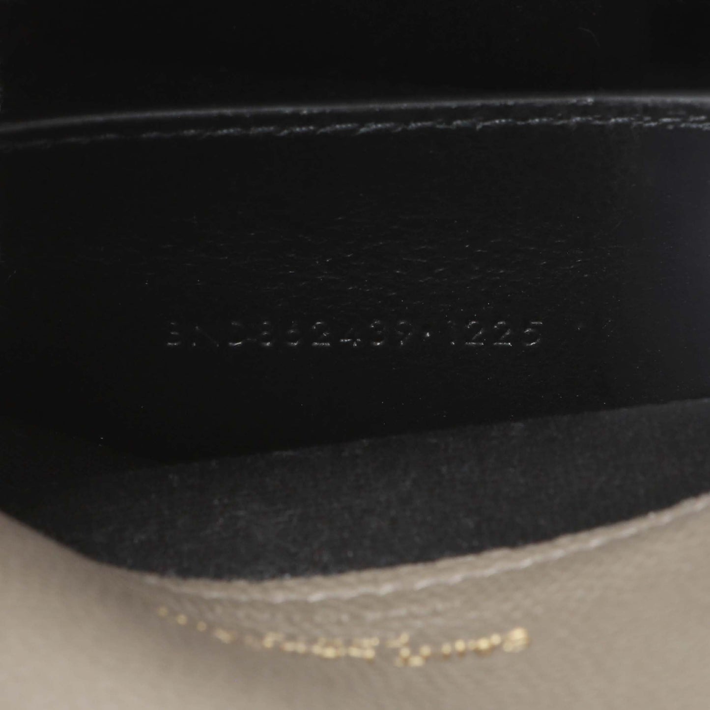 Exclusive Saint Laurent Taupe Grey Grain De Poudre Envelope Chain Wallet — Lifestyle View