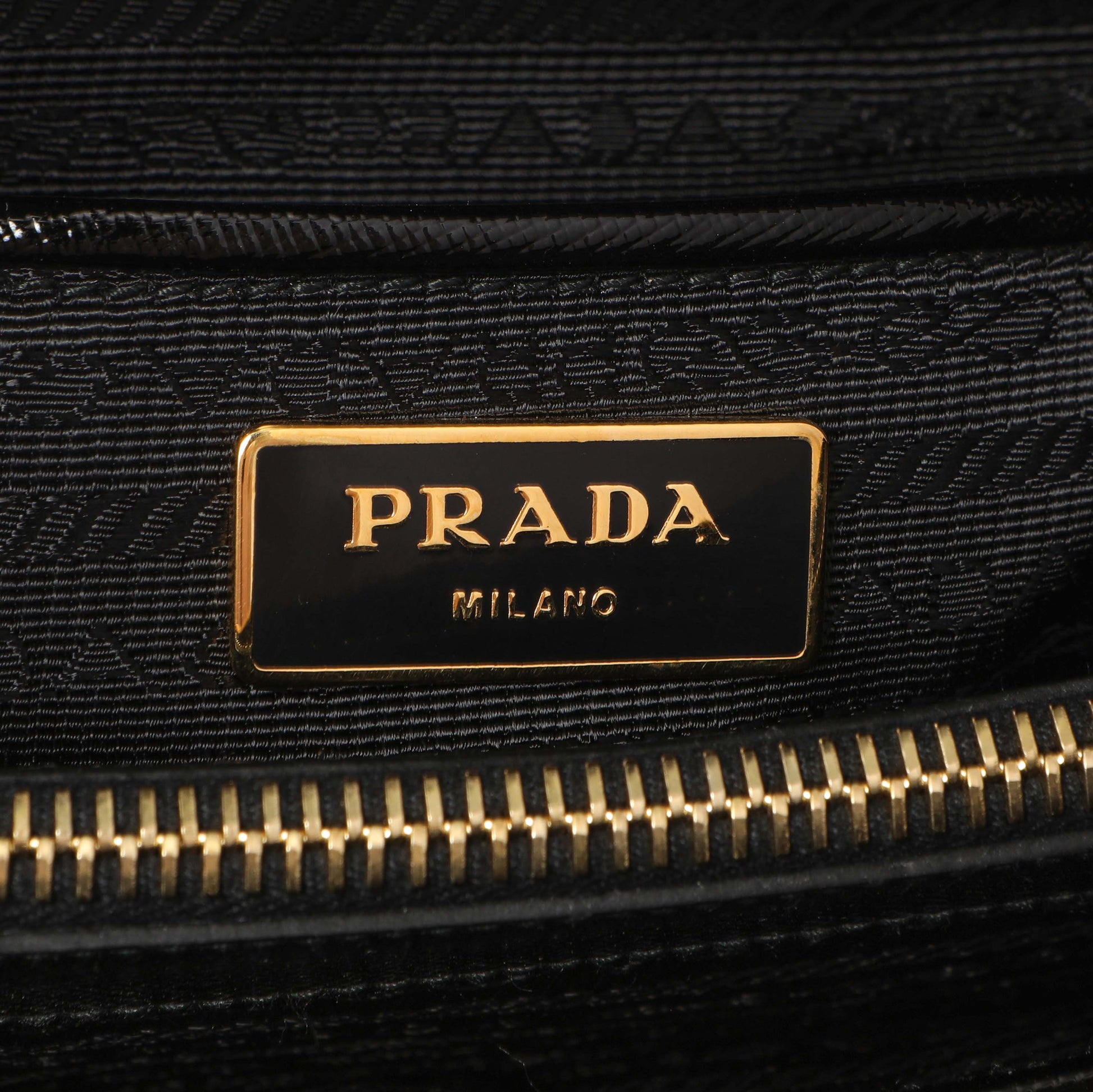 Exclusive Prada Black Saffiano Vernice Promenade Tote — Detail View