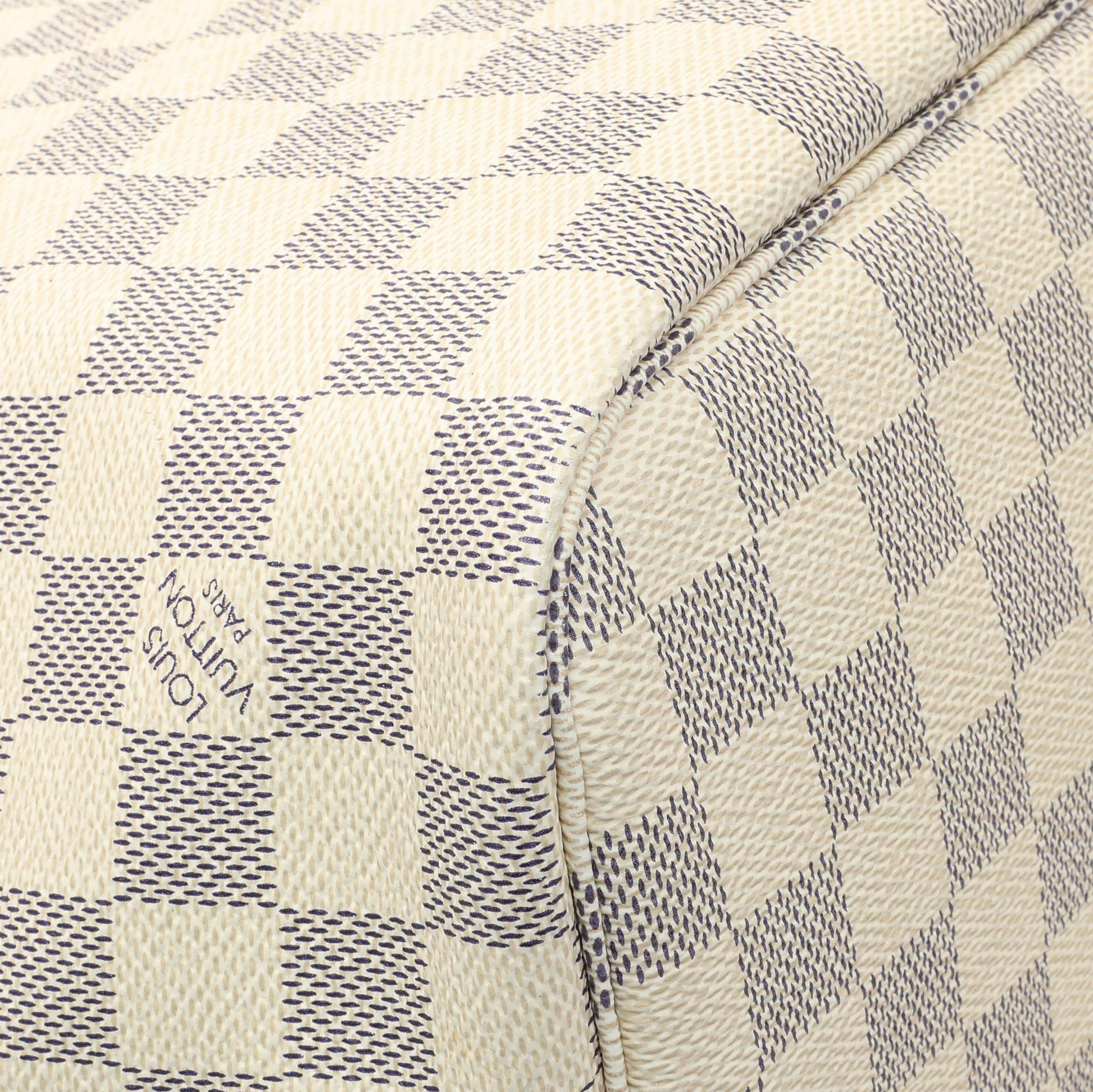 Exclusive Louis Vuitton Damier Azur Neverfull MM — Top View