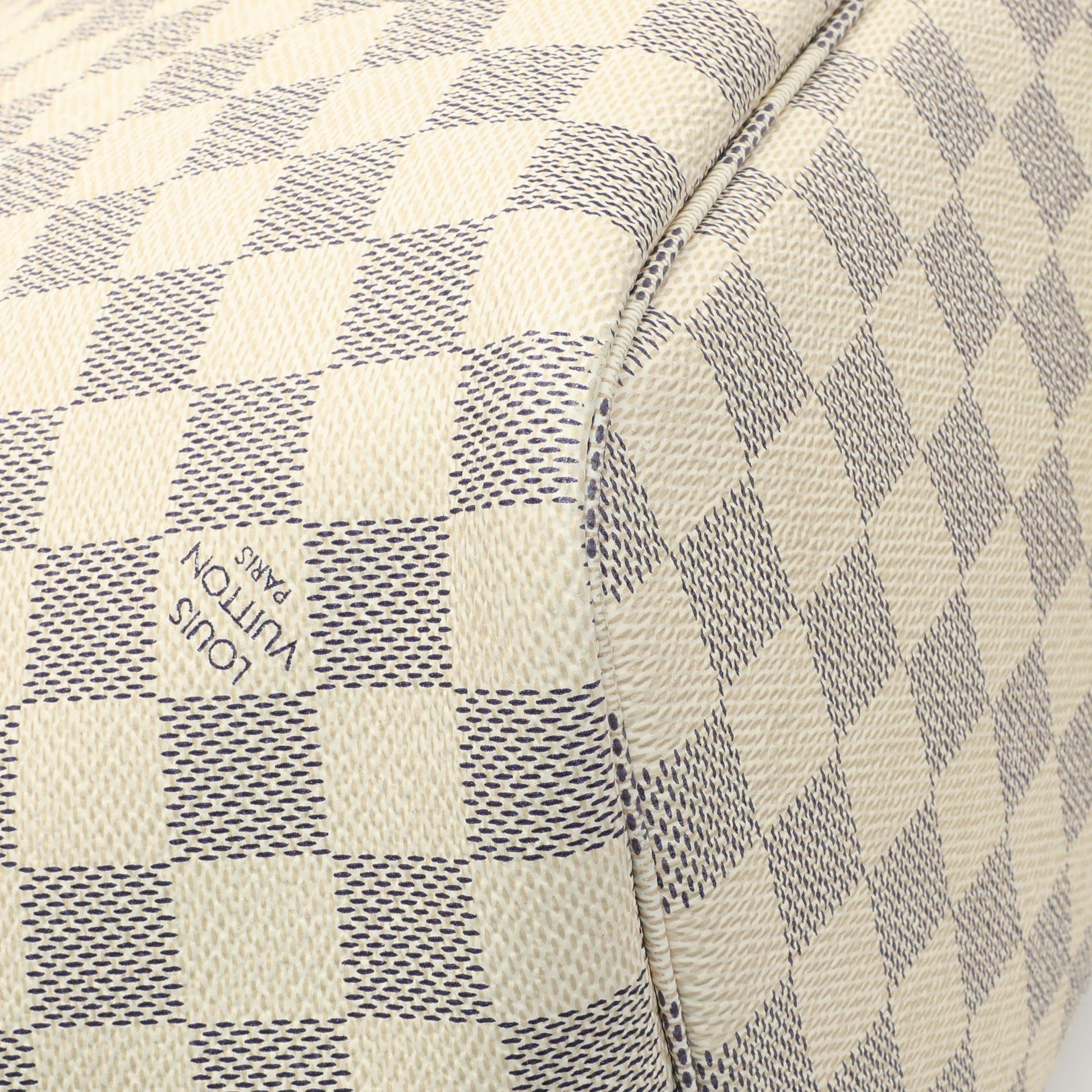 Exclusive Louis Vuitton Damier Azur Neverfull MM — Lifestyle View