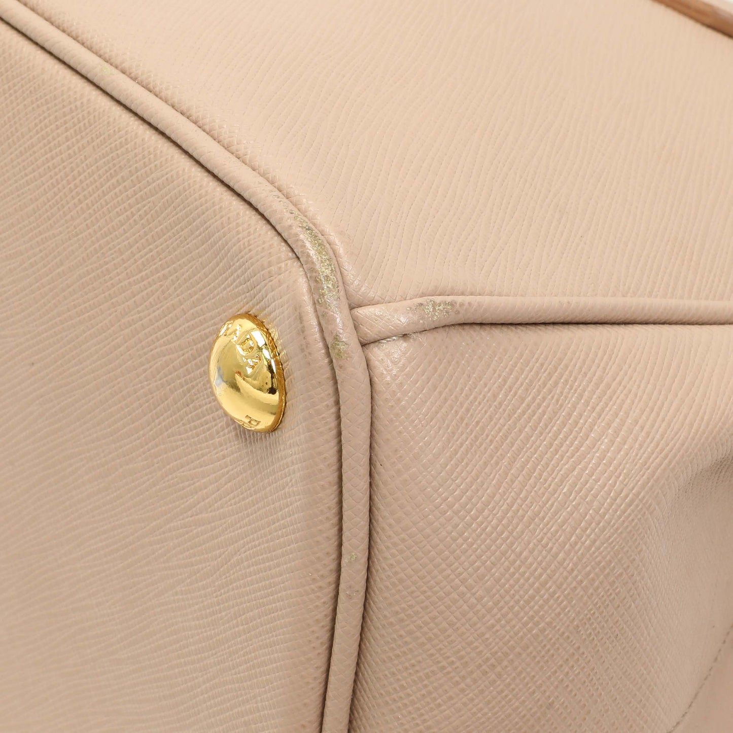 Exclusive Prada Cammeo Saffiano Medium Galleria Double Zip Tote — Detail View