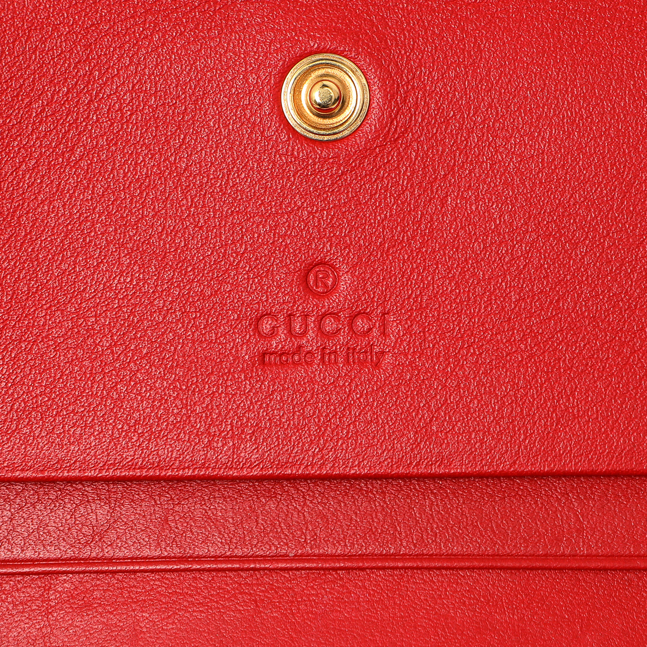 Exclusive Gucci GG Supreme Monogram Apple Card Case Wallet — Detail View