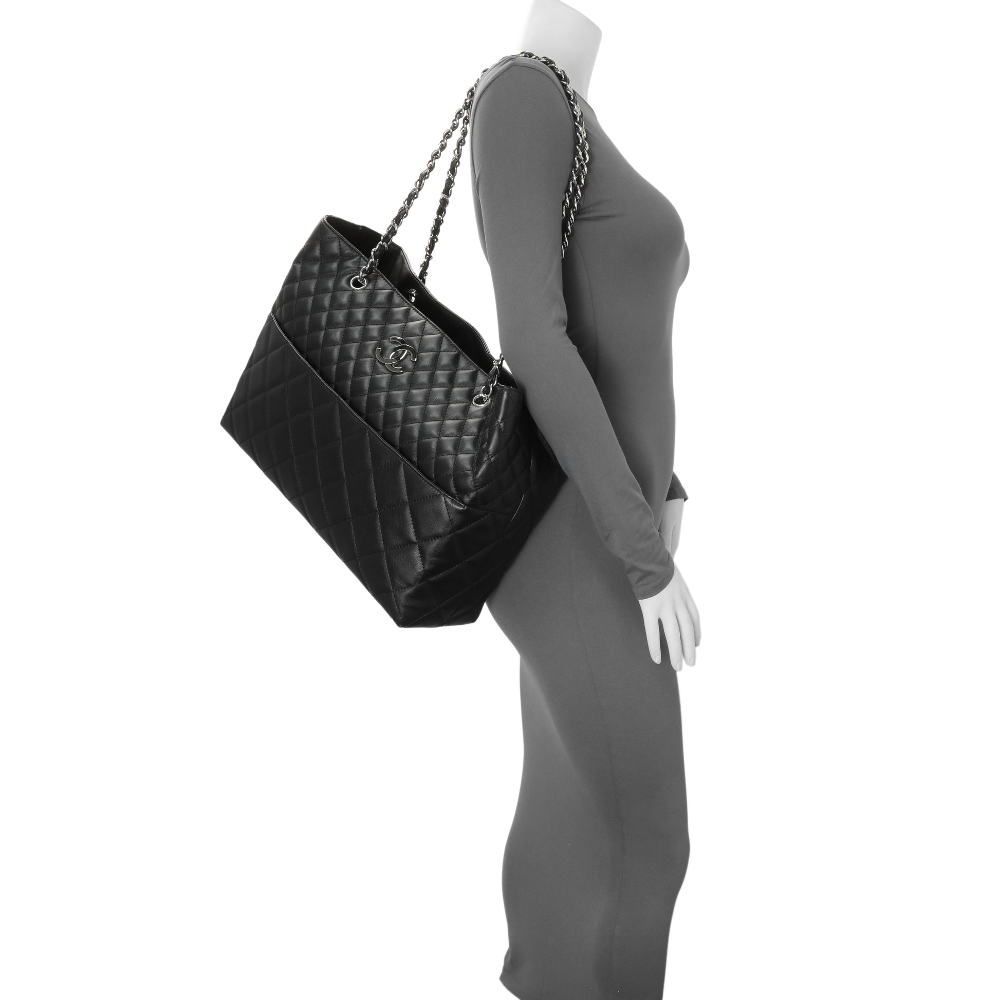 Exclusive Chanel Black Calfskin Quilted Large In the Business Tote — Alternate View 11