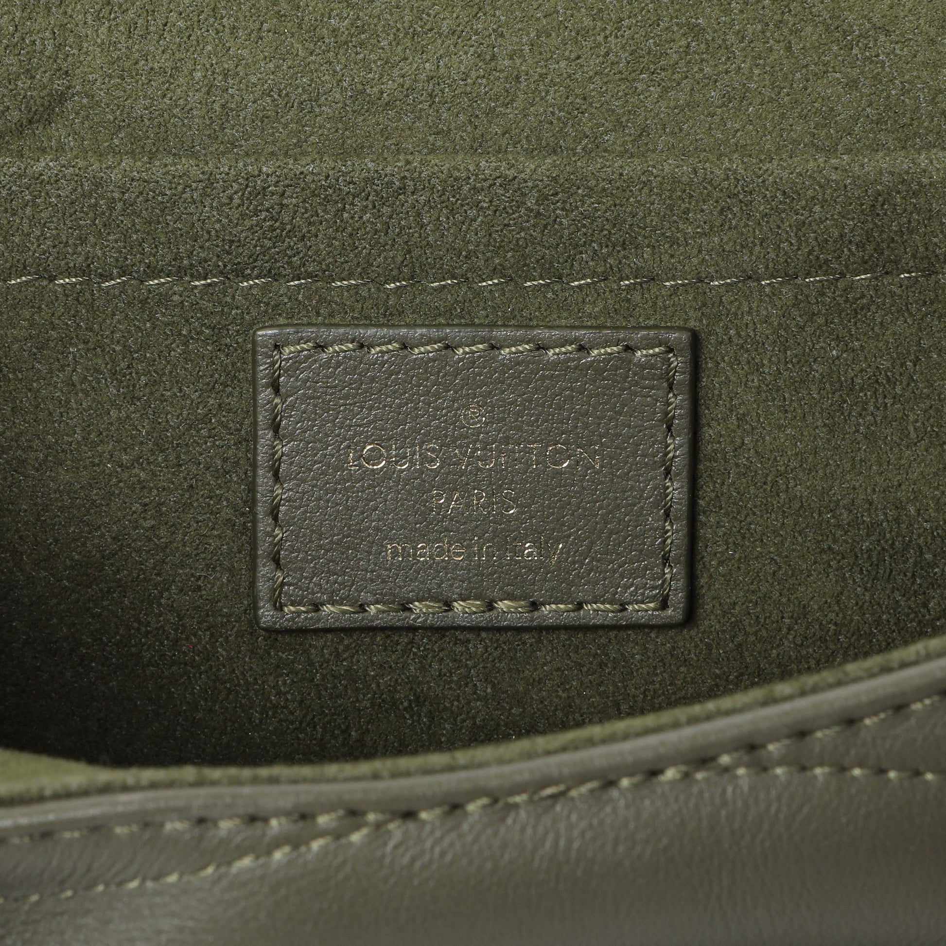 Exclusive Louis Vuitton Calfskin New Wave Chain MM — Alternate View 8