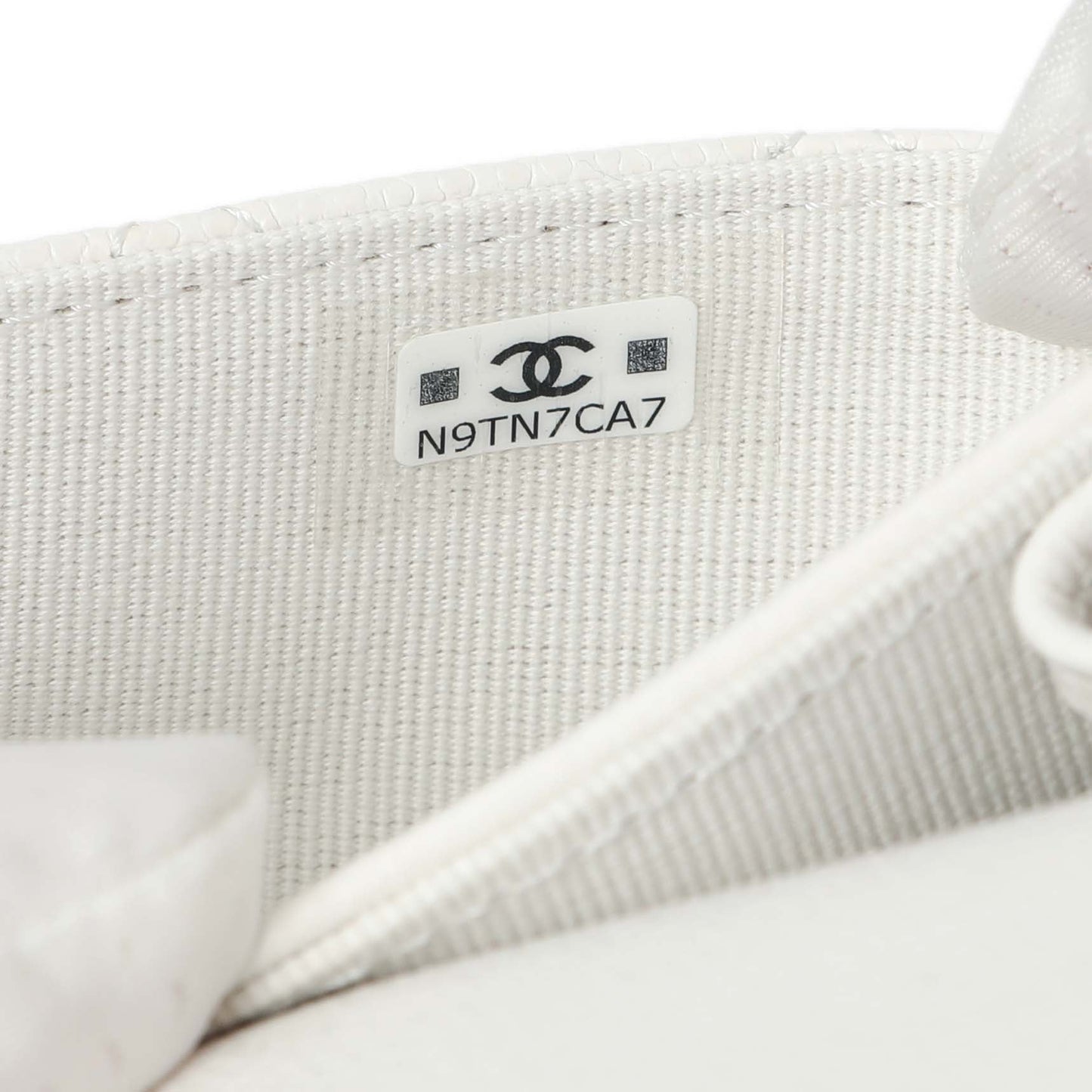 Exclusive Chanel White Quilted Caviar Flap Card Holder — Alternate View 7