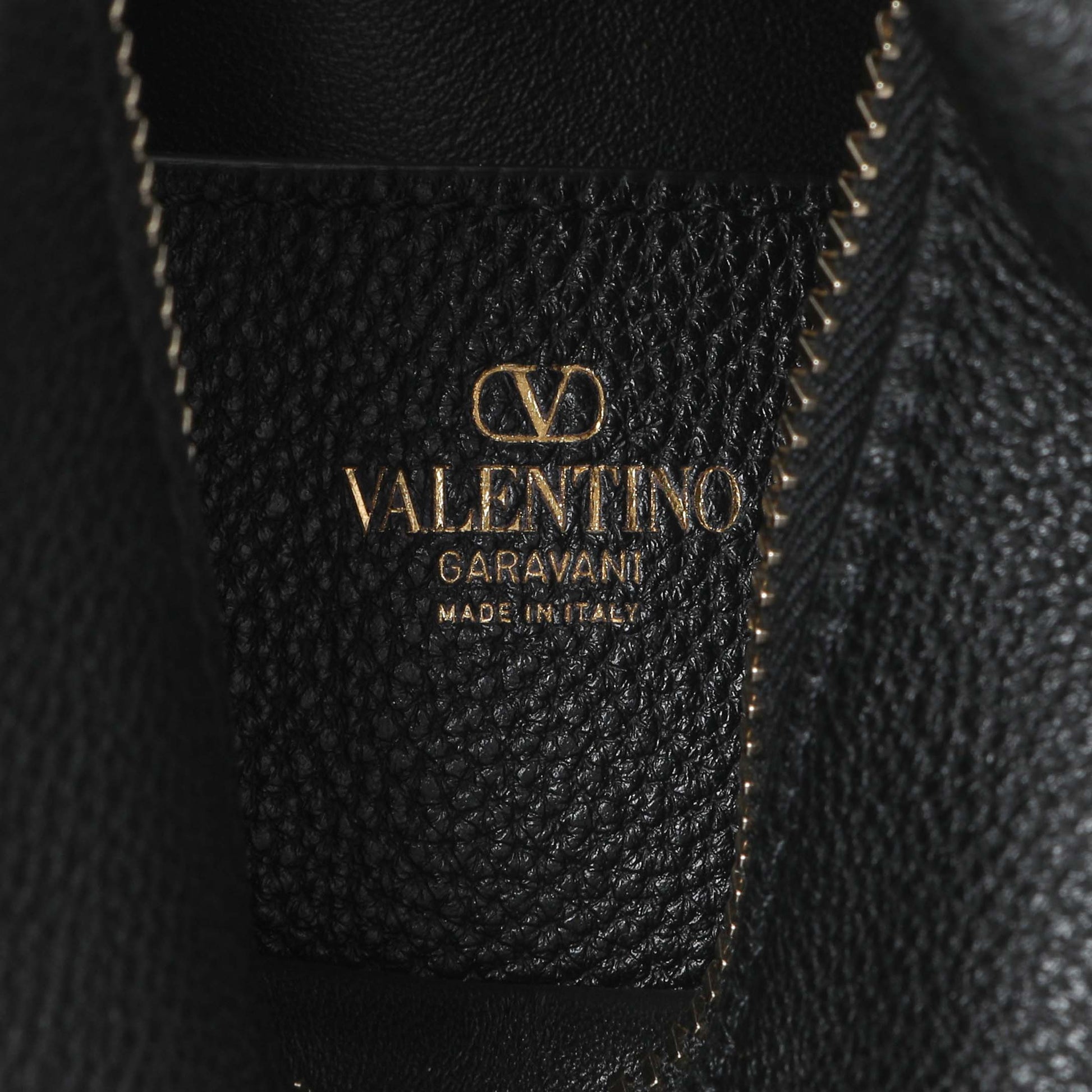 Exclusive Valentino Black Grained Calfskin Rockstud Crossbody — Detail View