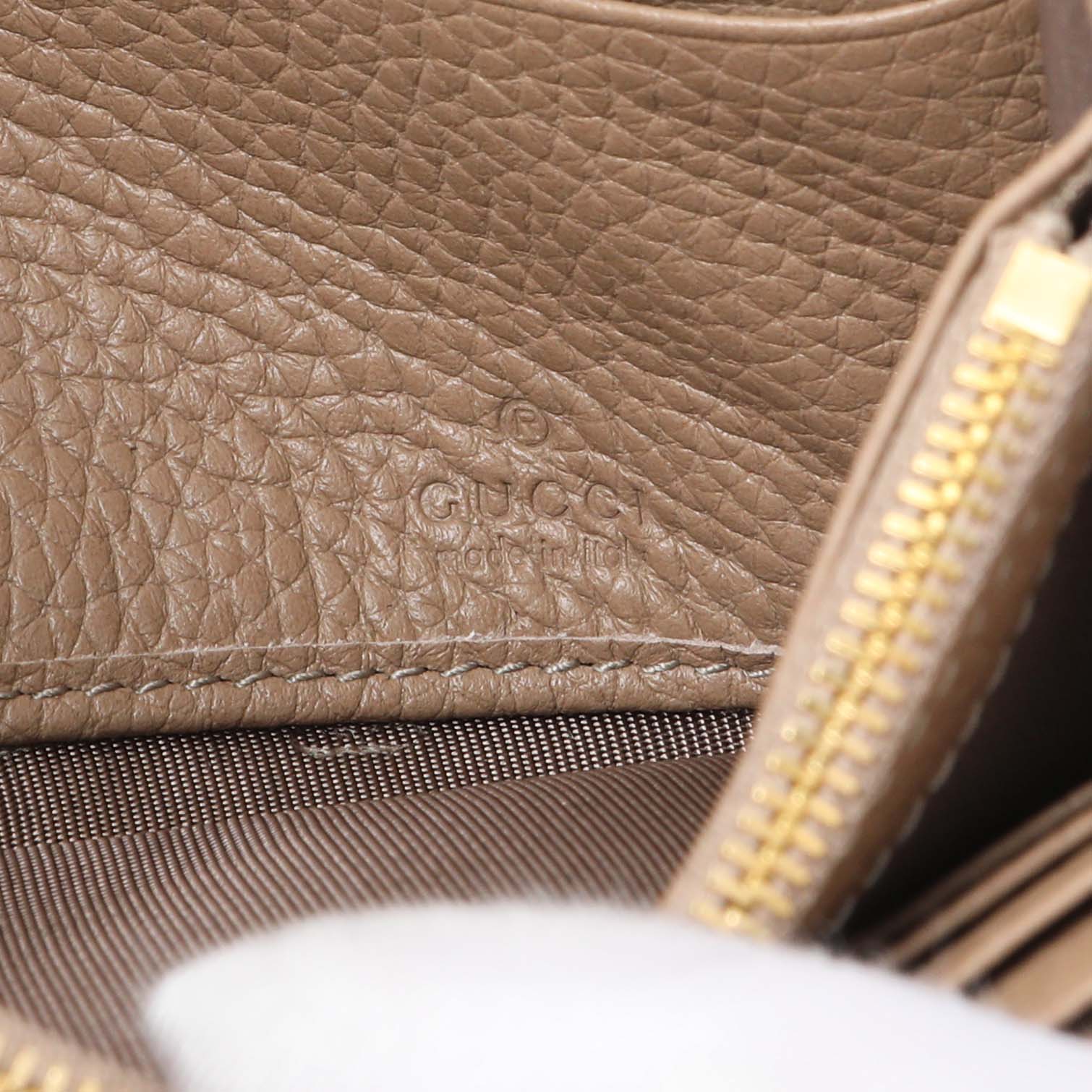 Exclusive Gucci Beige Pebbled Calfskin Jackie 1961 Chain Wallet — Lifestyle View