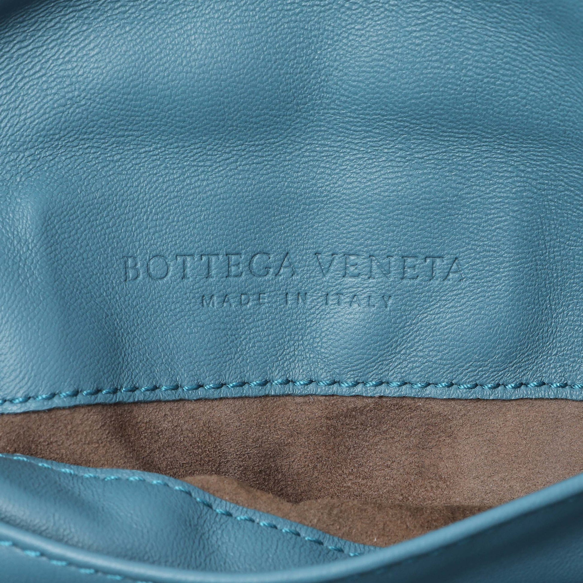 Exclusive Bottega Veneta Blue Intrecciato Nappa Expandable Chain Crossbody Bag Intrecciato Nappa — Detail View