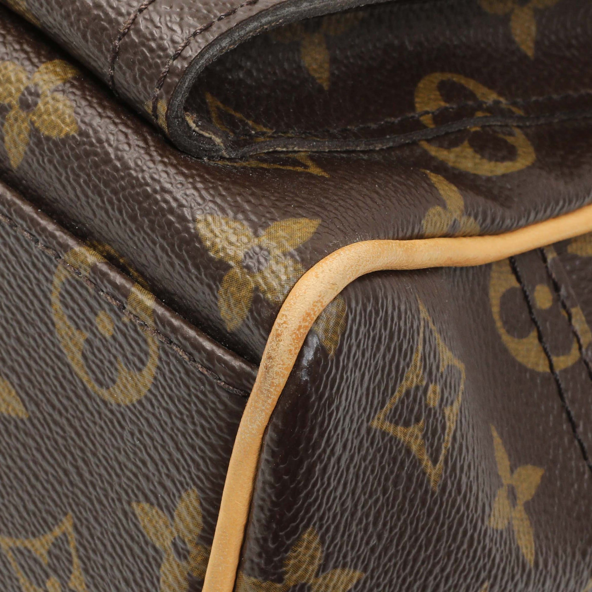 Exclusive Louis Vuitton Monogram Manhattan PM — Detail View
