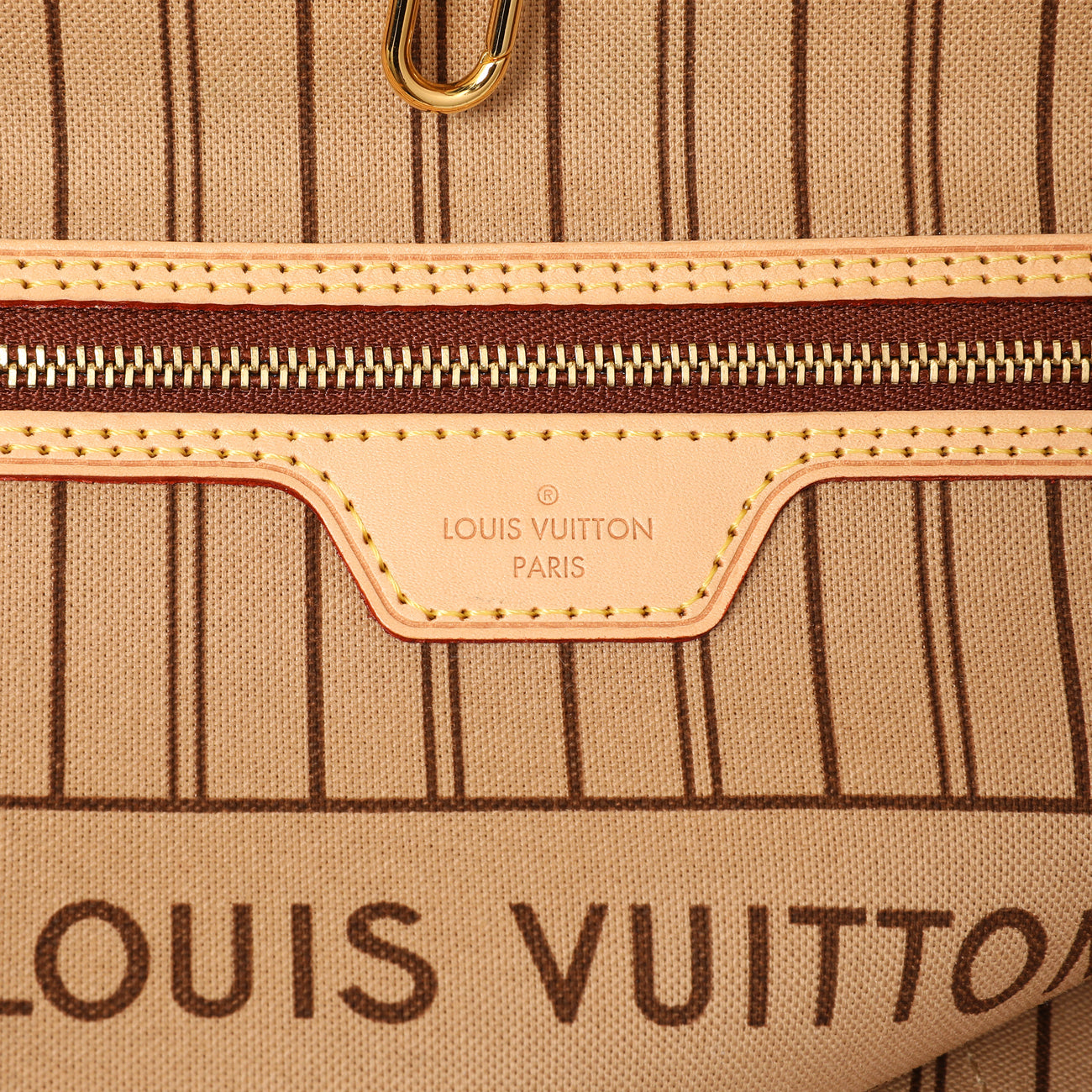 Exclusive Louis Vuitton Monogram Neverfull MM — Detail View