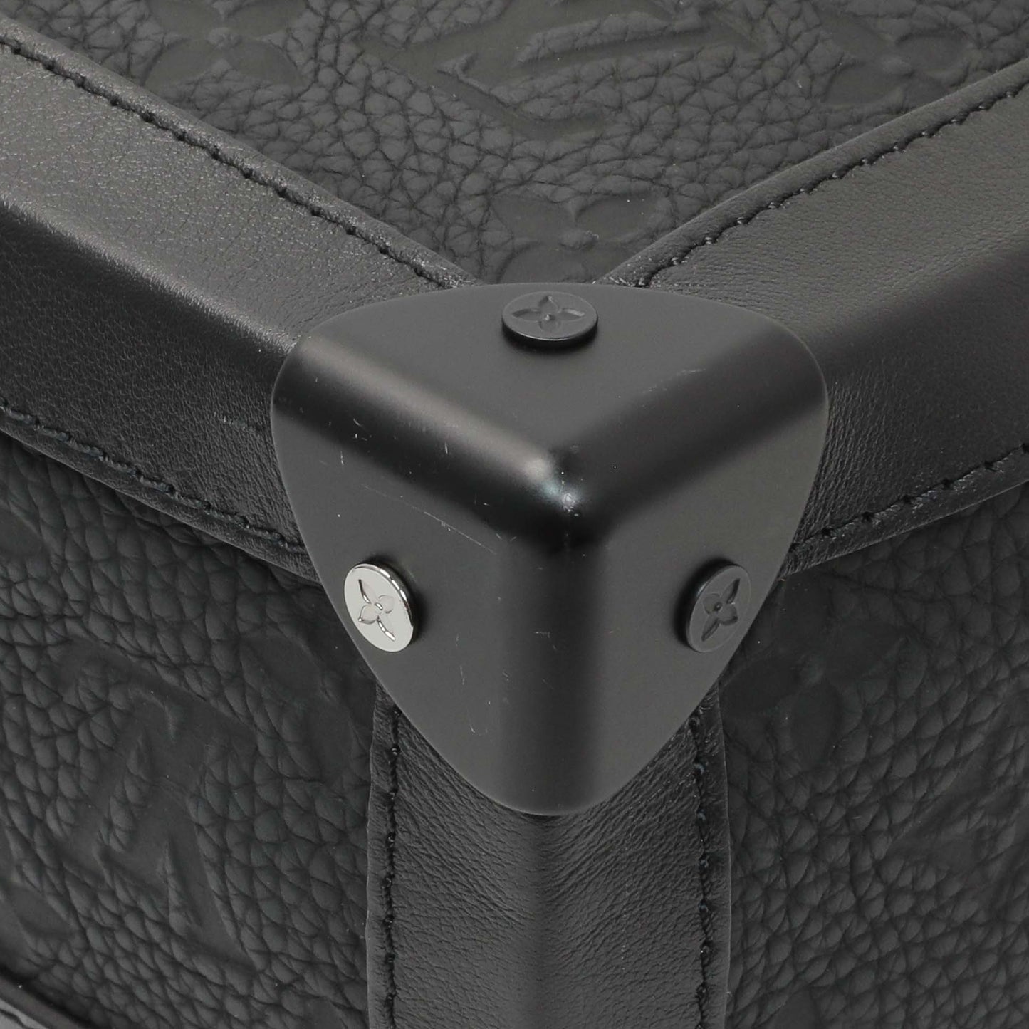 Exclusive Louis Vuitton Taurillon Monogram Solar Ray Soft Trunk Black — Detail View