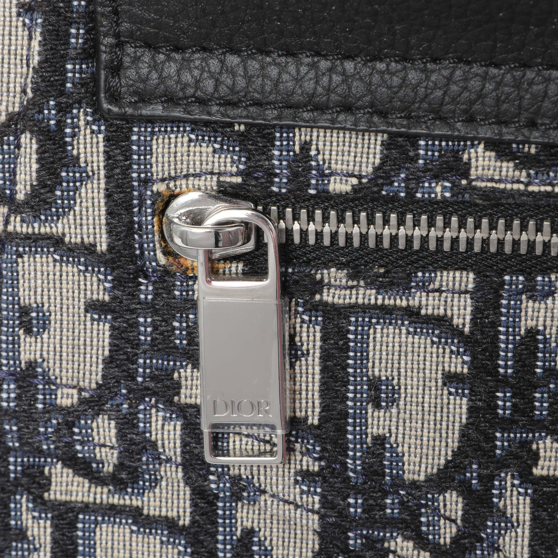 Exclusive Christian Dior Oblique Saddle Messenger Pouch — Detail View