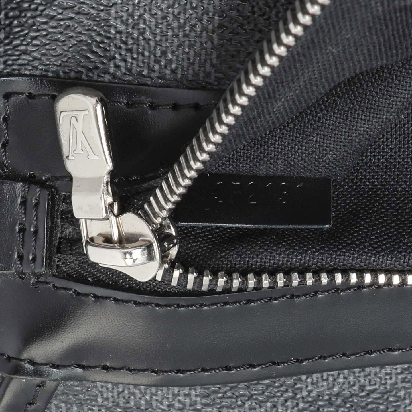 Exclusive Louis Vuitton Damier Graphite Daniel MM — Alternate View 10