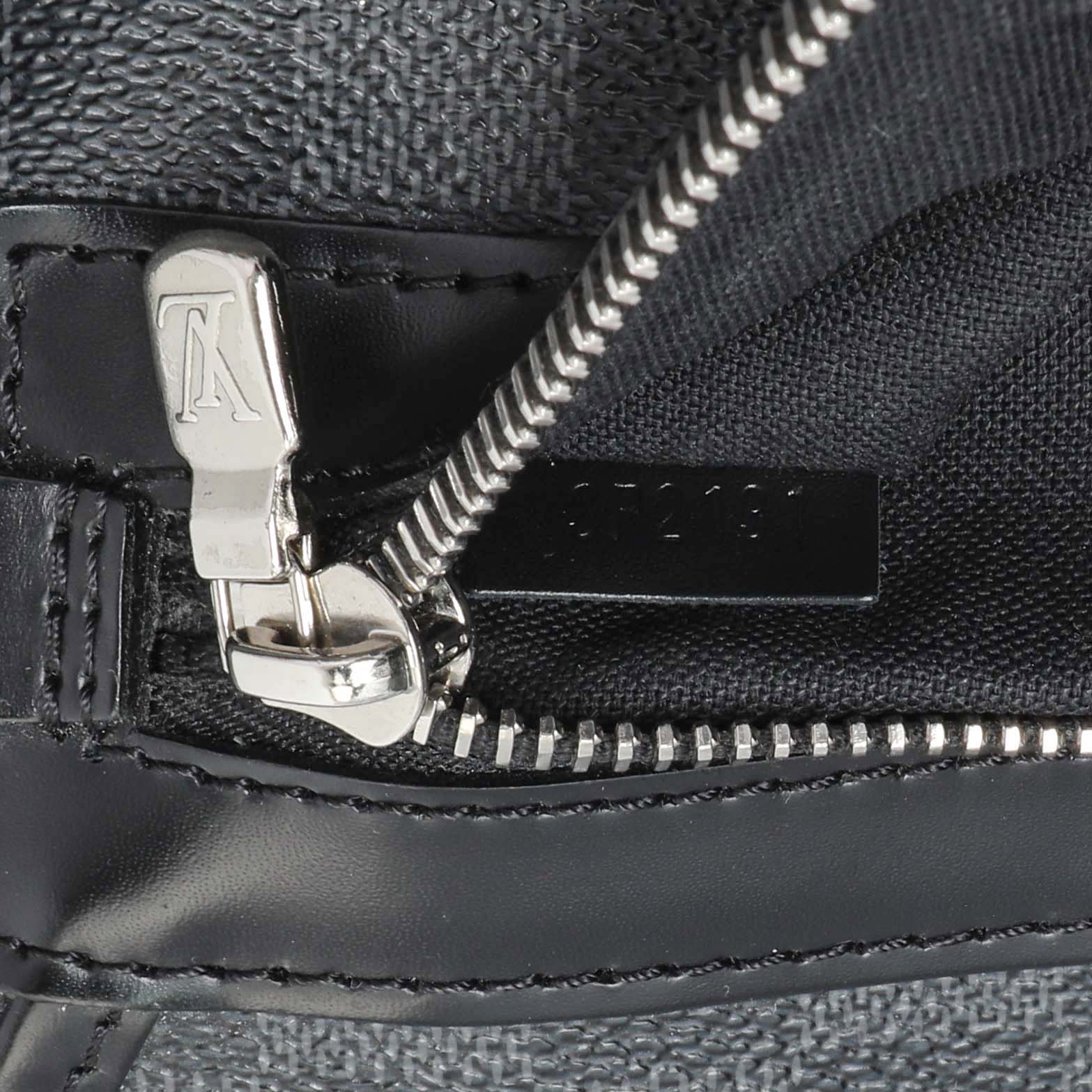 Exclusive Louis Vuitton Damier Graphite Daniel MM — Alternate View 10