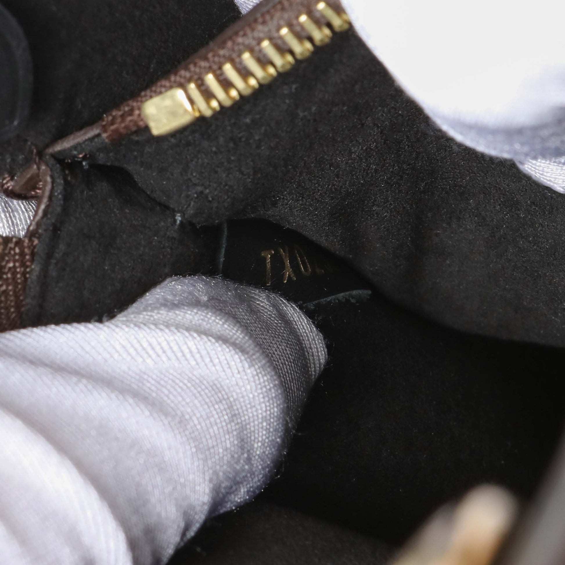 Exclusive Louis Vuitton Monogram Neonoe MM — Lifestyle View