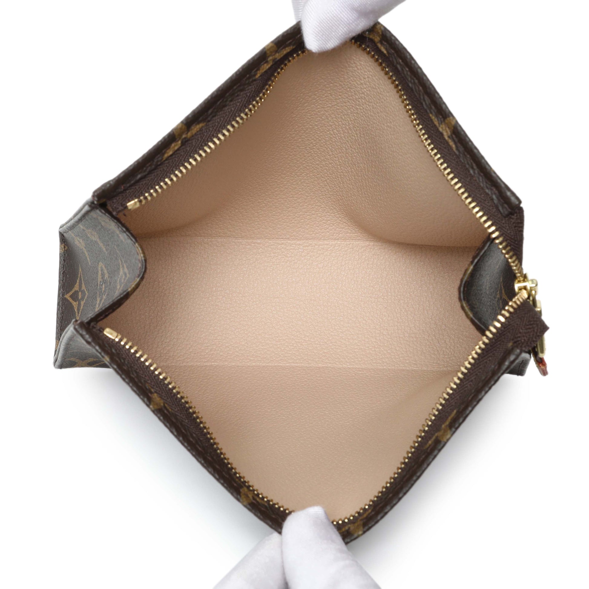 Exclusive Louis Vuitton Monogram Toiletry Pouch 19 — Top View