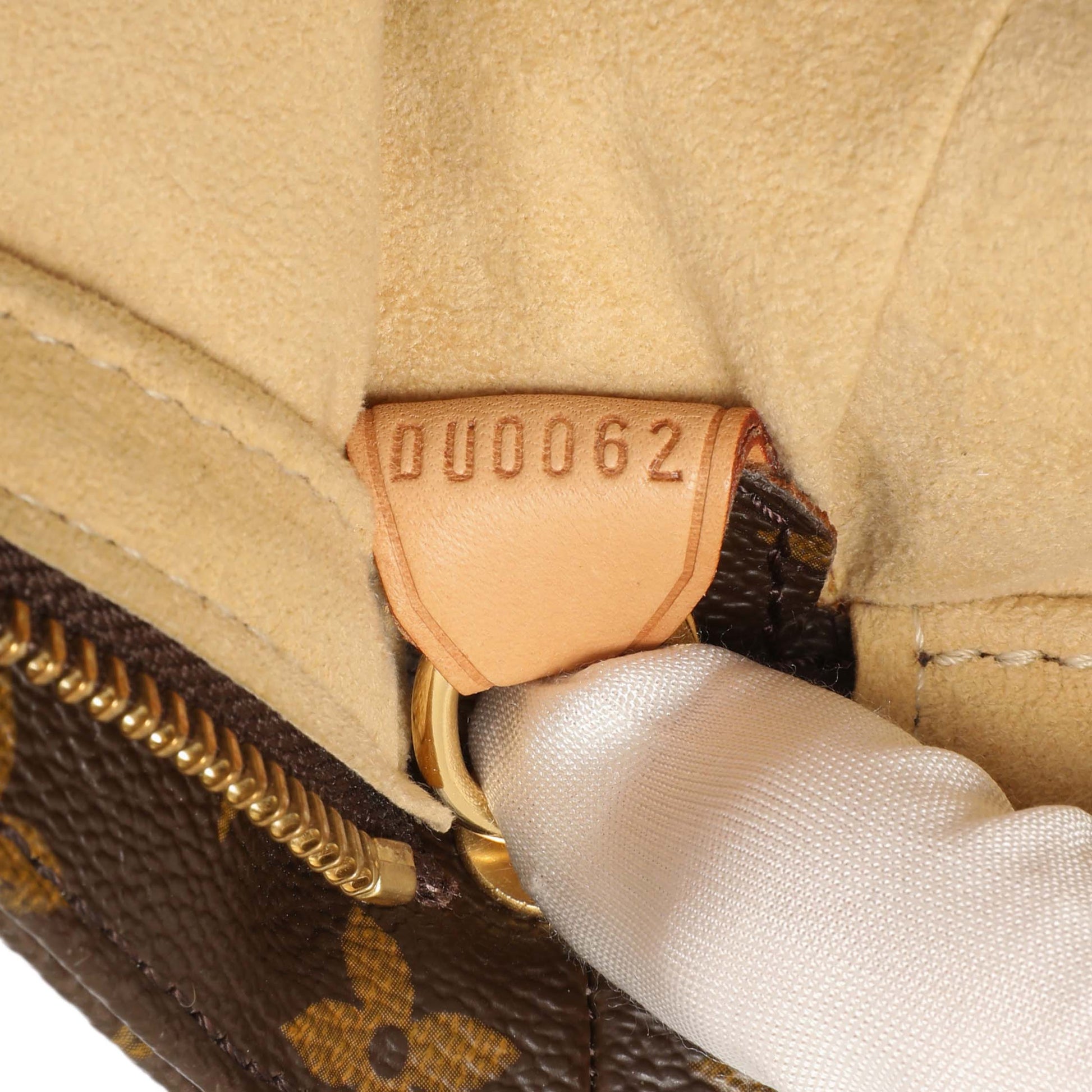 Exclusive Louis Vuitton Monogram Looping GM — Alternate View 10