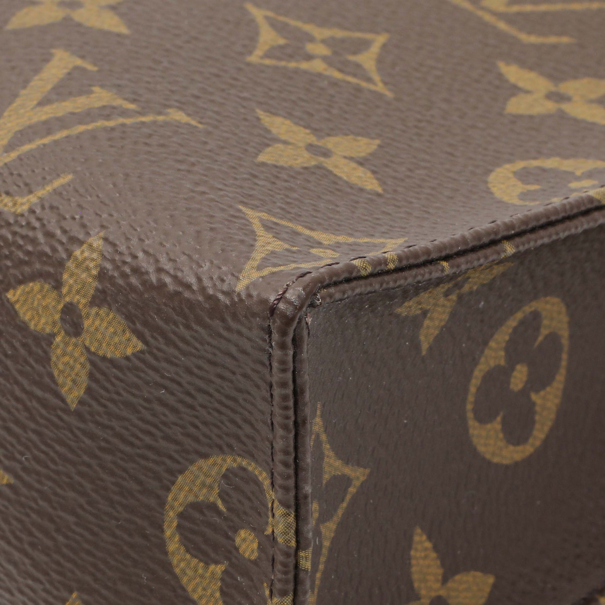 Exclusive Louis Vuitton Monogram Toiletry Pouch 26 — Detail View